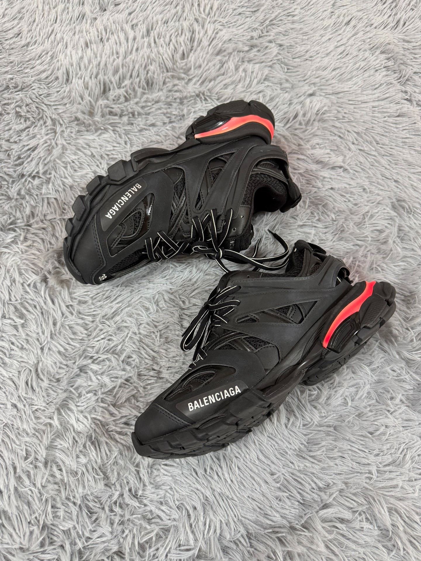 Balenciaga Balenciaga Black Lowtop Sneakers us_9 Women Size US 9 / IT 39 - 2 Thumbnail