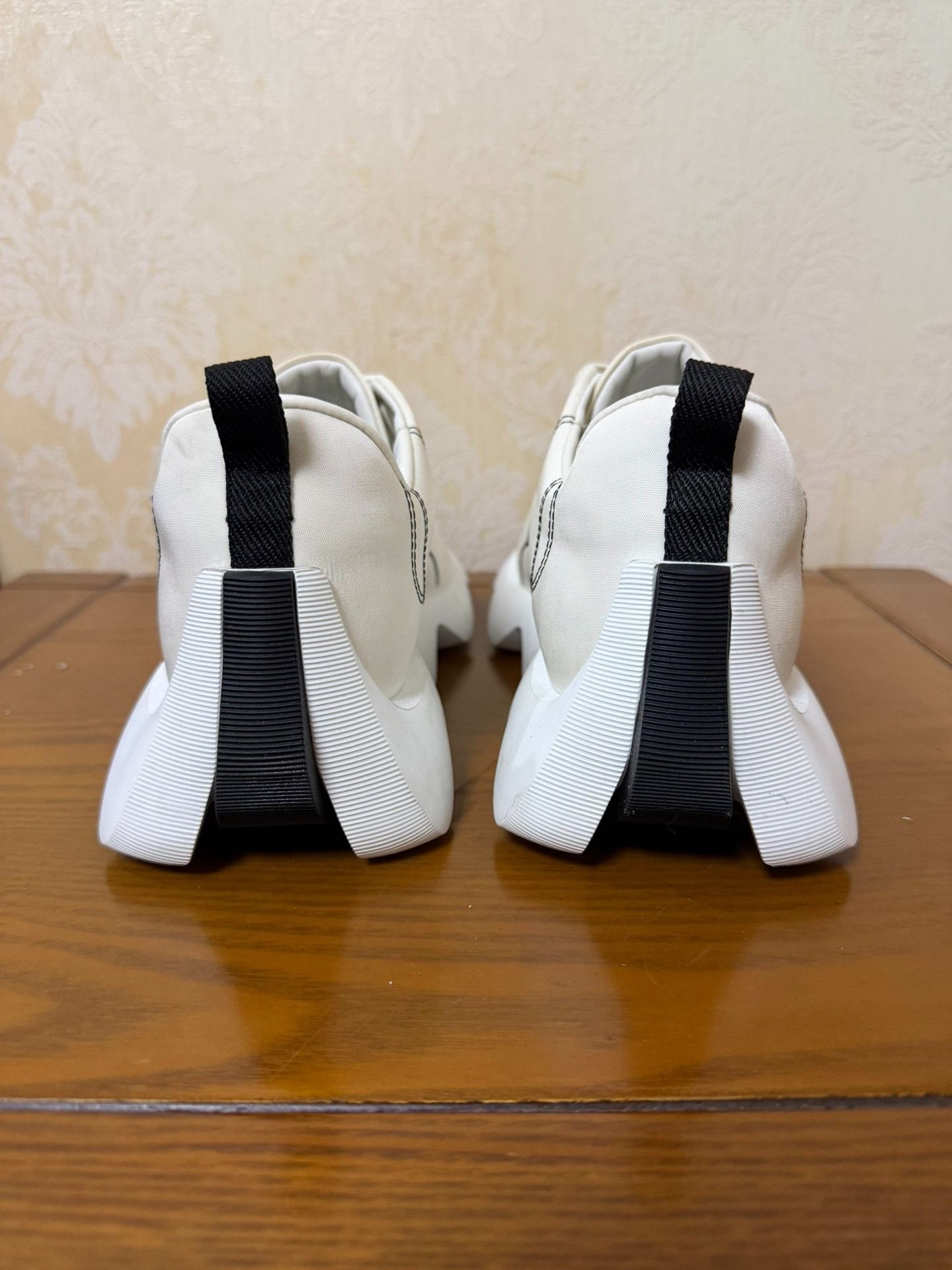 Hermes Hermes White Lowtop Sneakers 41 Men Size US 8.5 / EU 41-42 - 3 Thumbnail