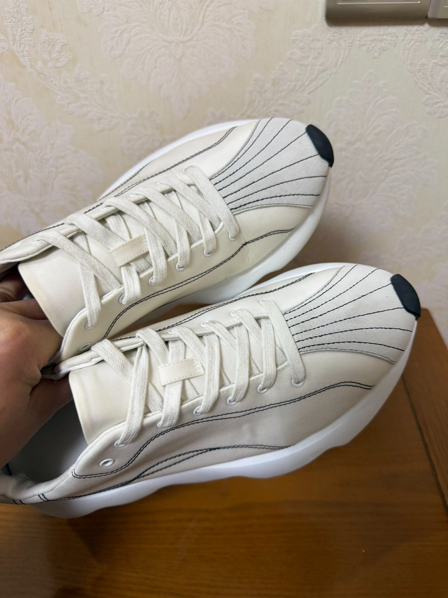 Hermes Hermes White Lowtop Sneakers 41 Men Size US 8.5 / EU 41-42 - 5 Thumbnail