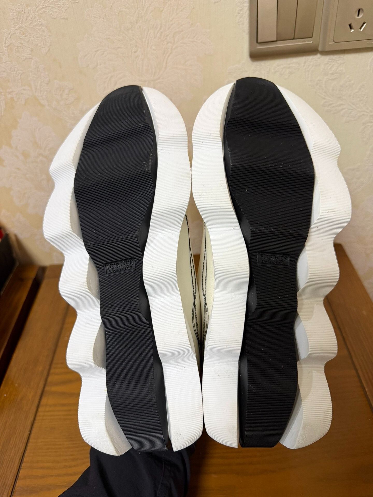 Hermes Hermes White Lowtop Sneakers 41 Men Size US 8.5 / EU 41-42 - 4 Thumbnail
