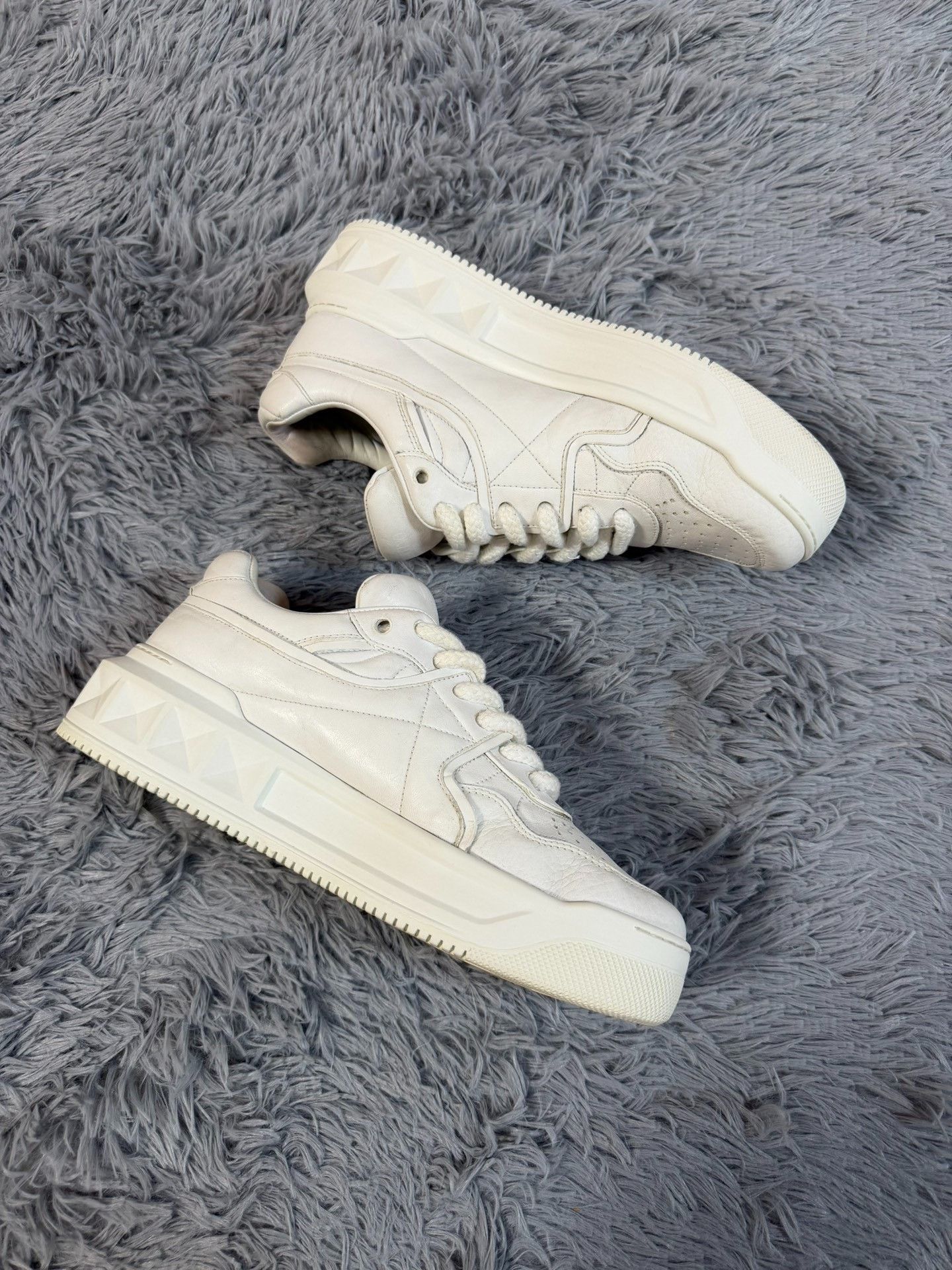 Valentino Valentino White Lowtop Sneakers 10 Men Size US 10 / EU 43 - 3 Thumbnail