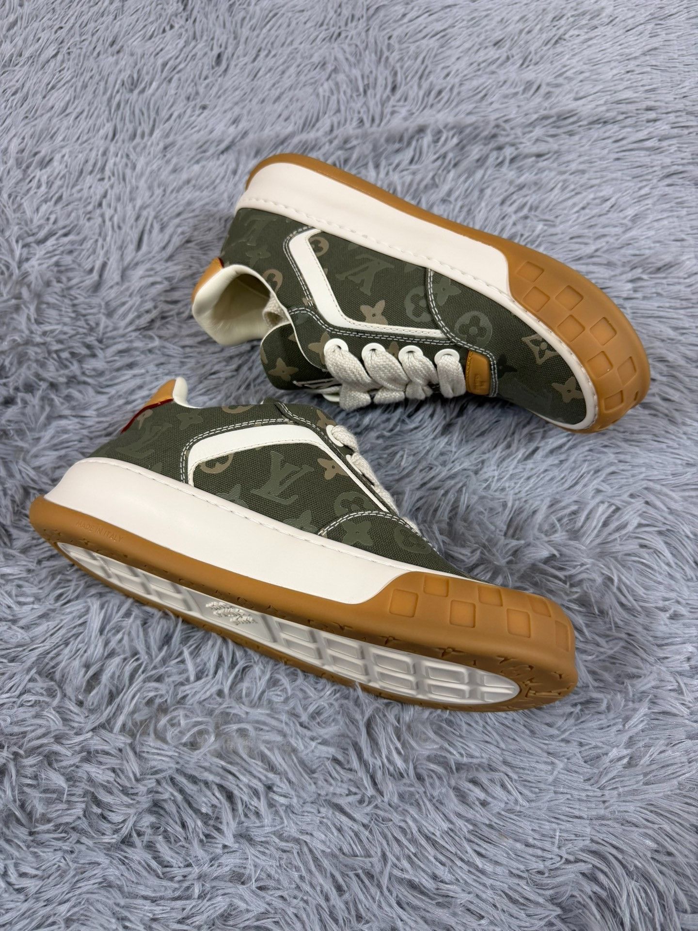 Louis Vuitton Louis Vuitton Green Lowtop Sneakers 41 Men Size US 8.5 / EU 41-42 - 3 Thumbnail