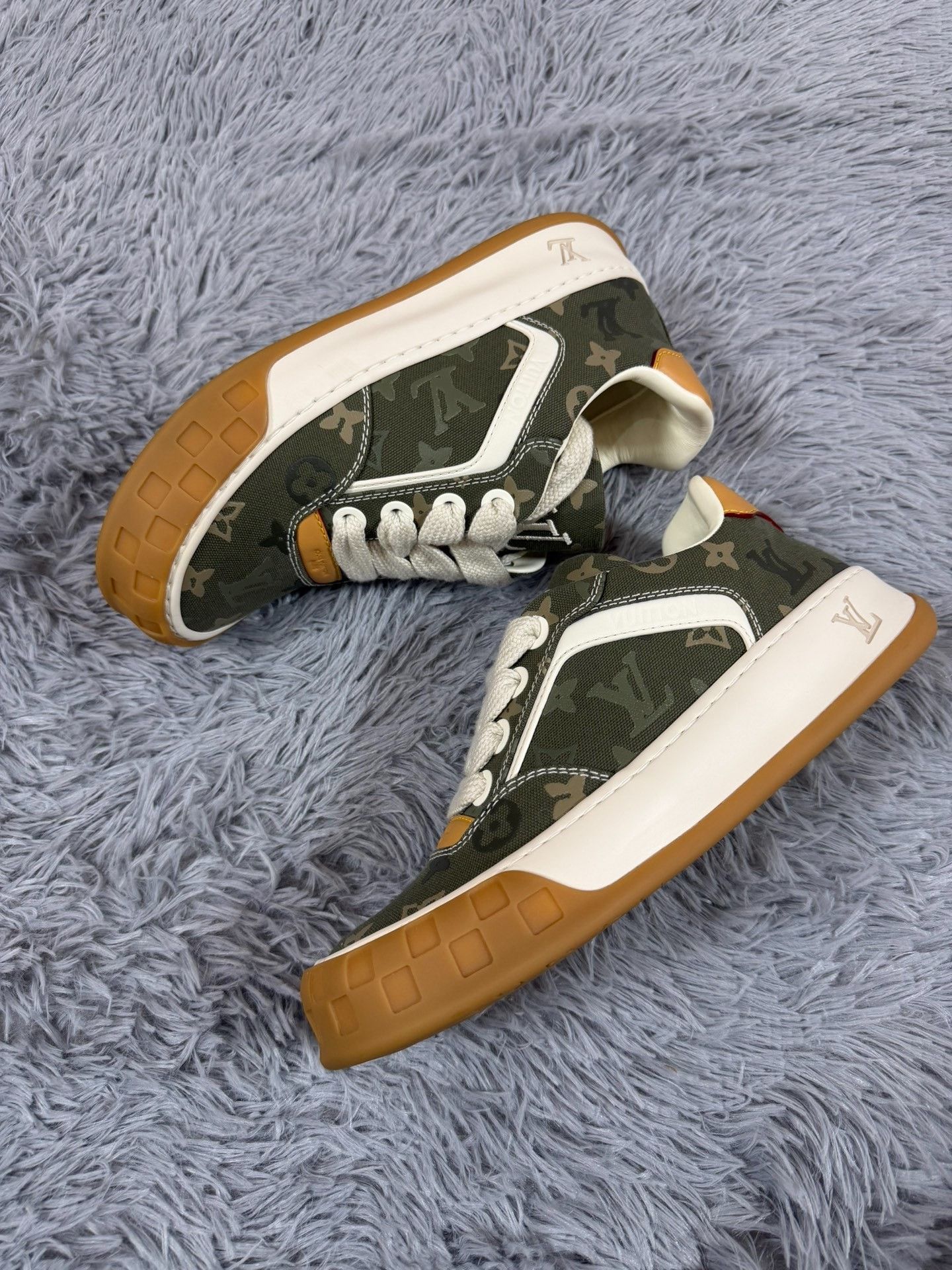Louis Vuitton Louis Vuitton Green Lowtop Sneakers 41 Men Size US 8.5 / EU 41-42 - 2 Thumbnail