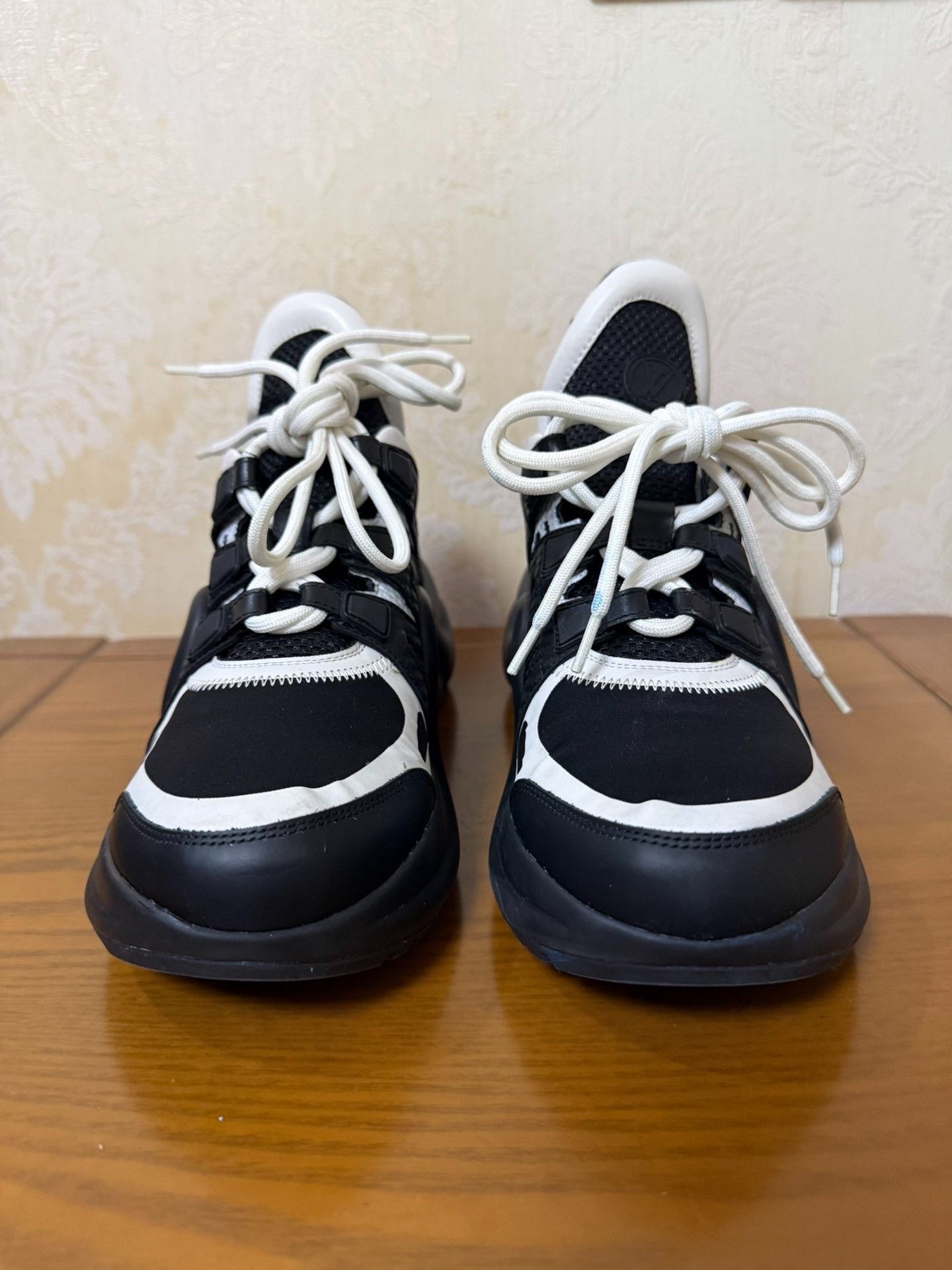 Louis Vuitton Louis Vuitton Black Lowtop Sneakers 37 Men Size US 5 / EU 37 - 2 Thumbnail