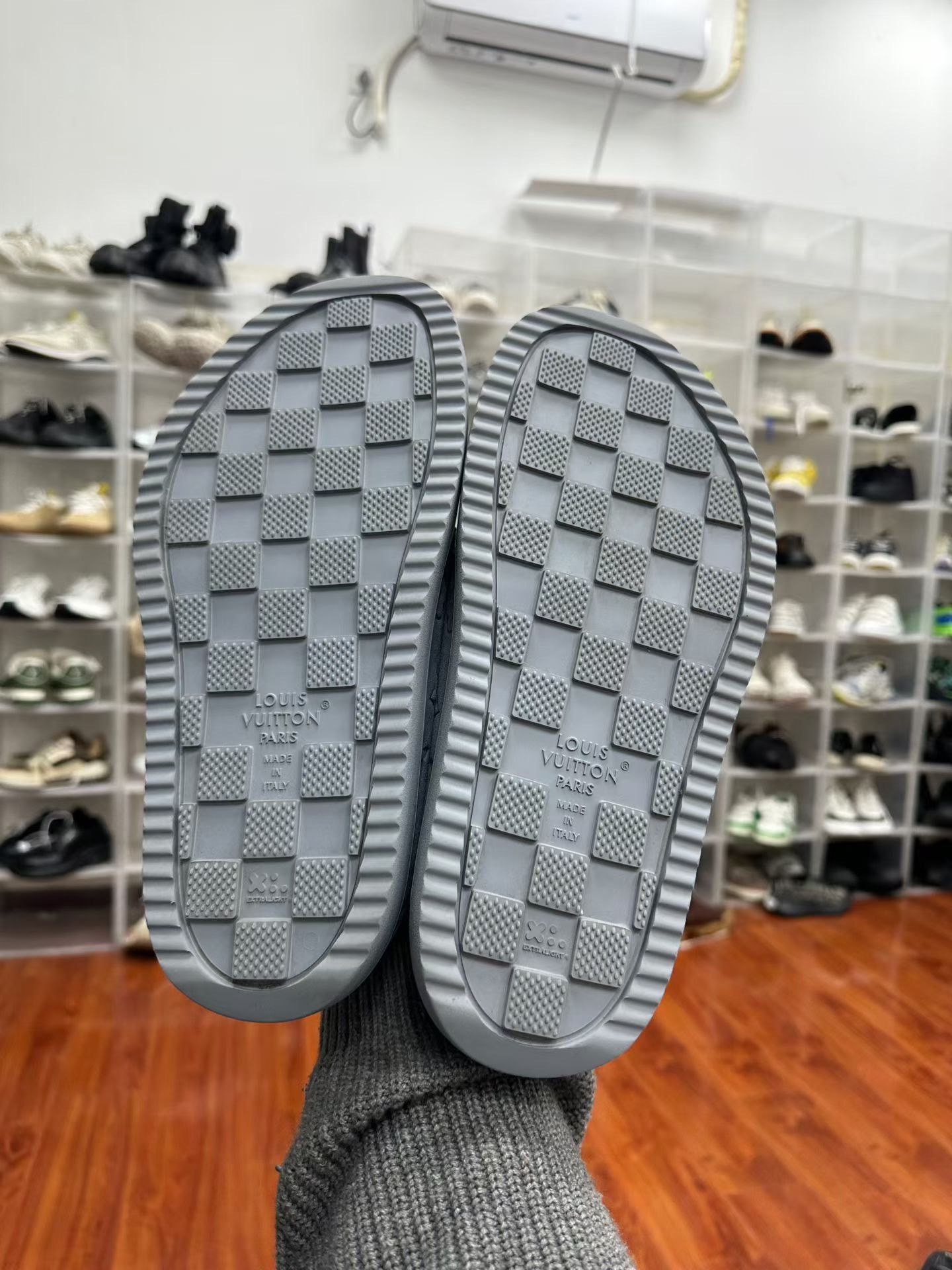 Louis Vuitton Louis Vuitton Suede Blue Sandals 25 Men Size US 10 / EU 43 - 5 Thumbnail