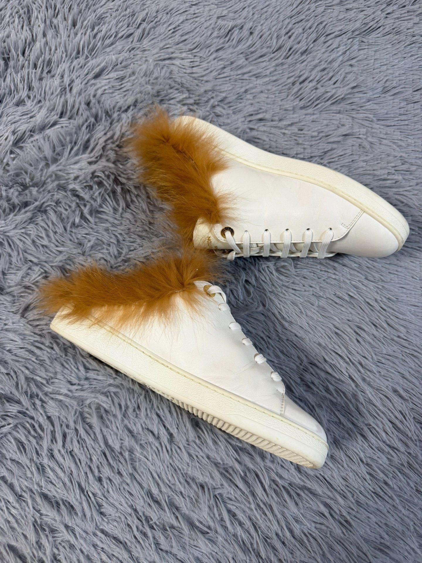 Louis Vuitton Louis Vuitton White Lowtop Sneakers us_7-5 Women Size US 7.5 / IT 37.5 - 3 Thumbnail