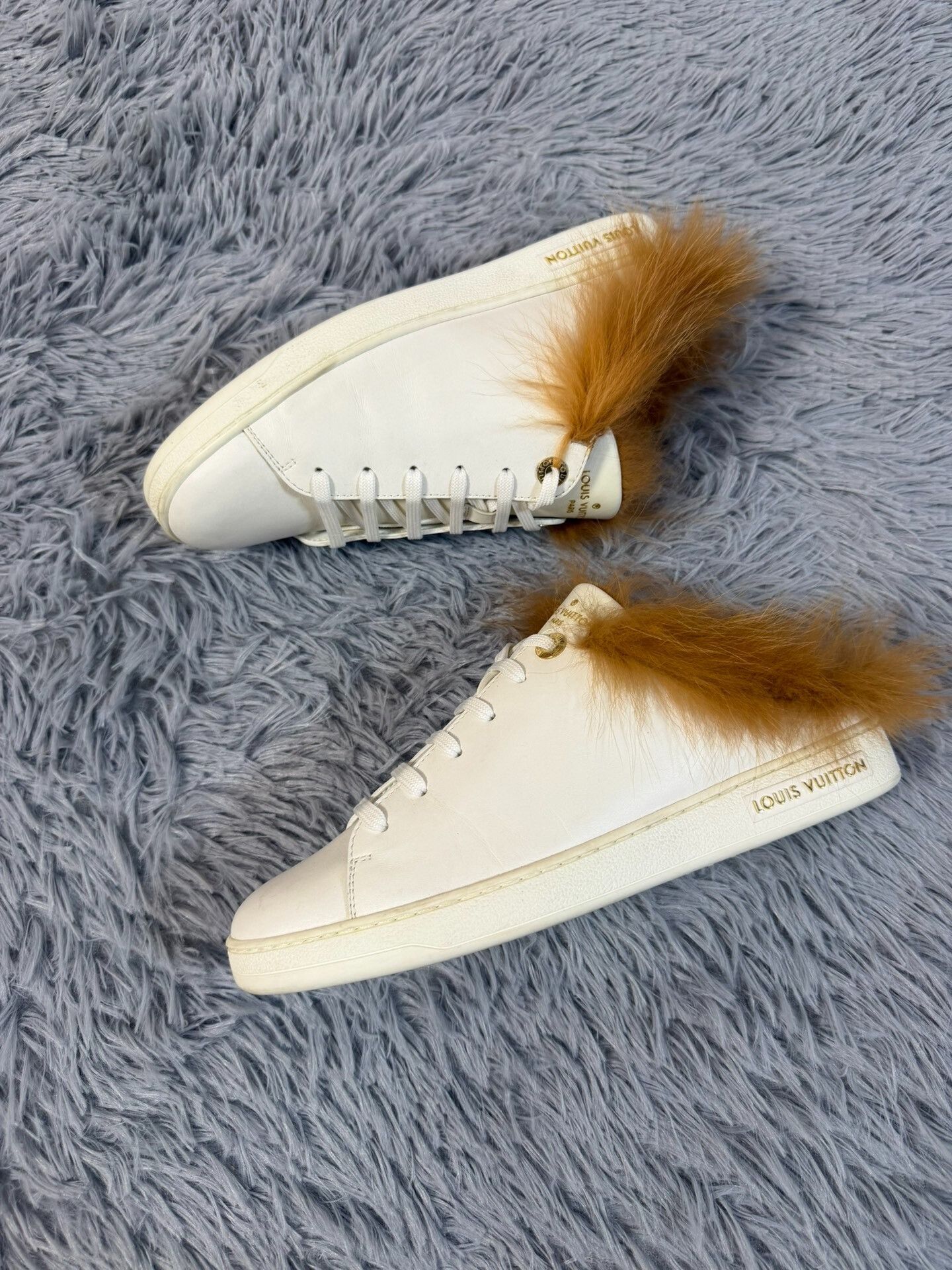 Louis Vuitton Louis Vuitton White Lowtop Sneakers us_7-5 Women Size US 7.5 / IT 37.5 - 2 Thumbnail