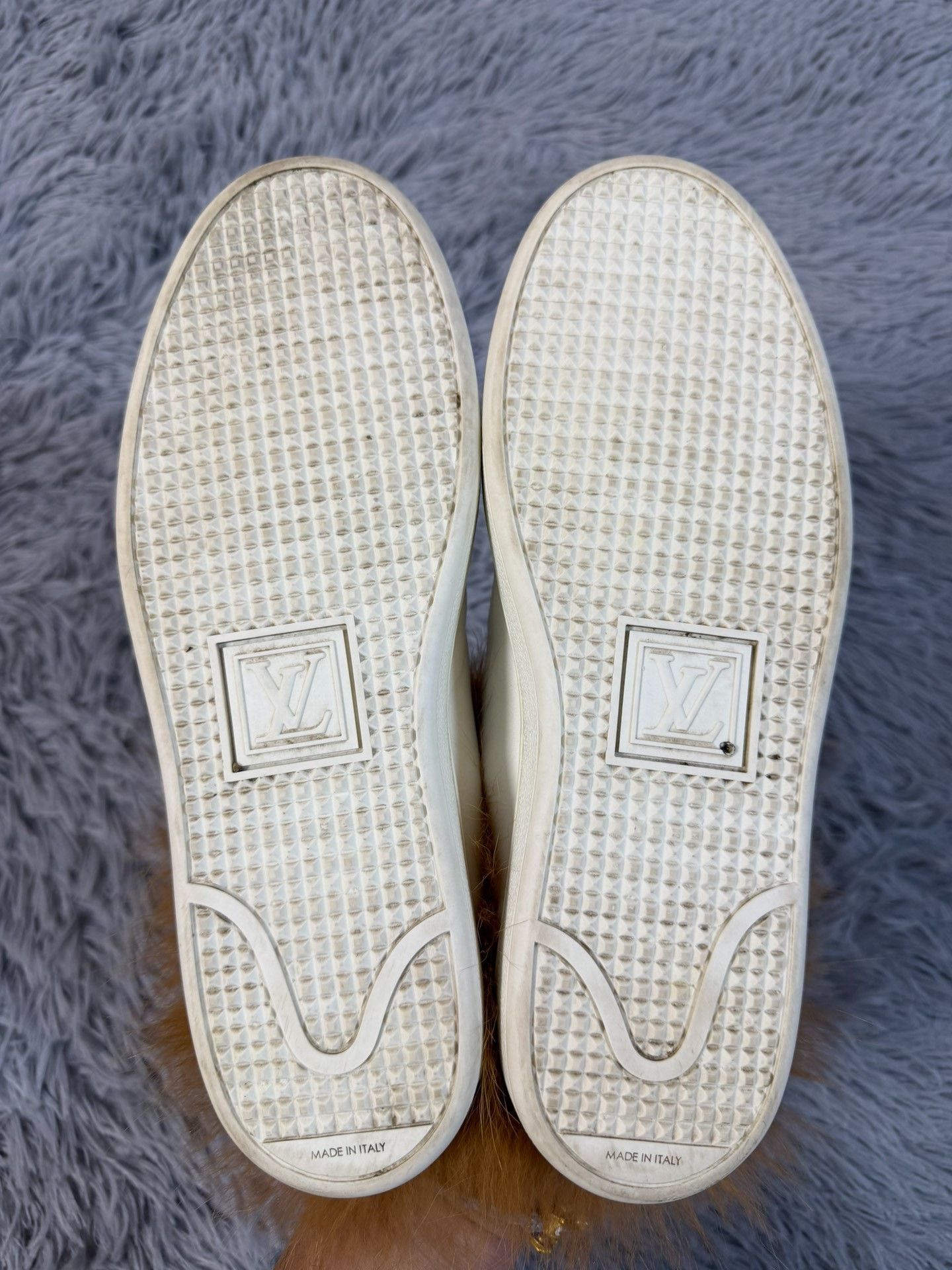 Louis Vuitton Louis Vuitton White Lowtop Sneakers us_7-5 Women Size US 7.5 / IT 37.5 - 5 Thumbnail