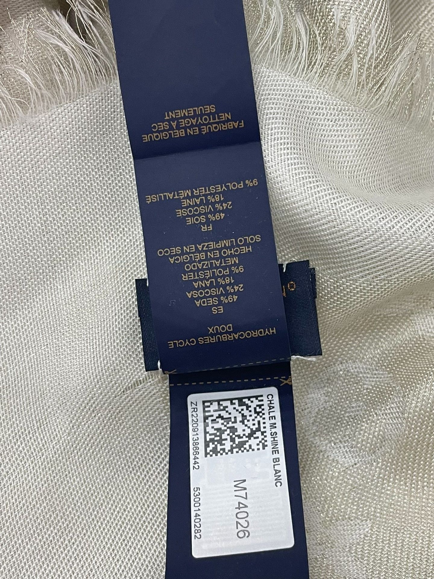 Louis Vuitton Louis Vuitton White Monogram Scarf Size ONE SIZE - 7 Thumbnail