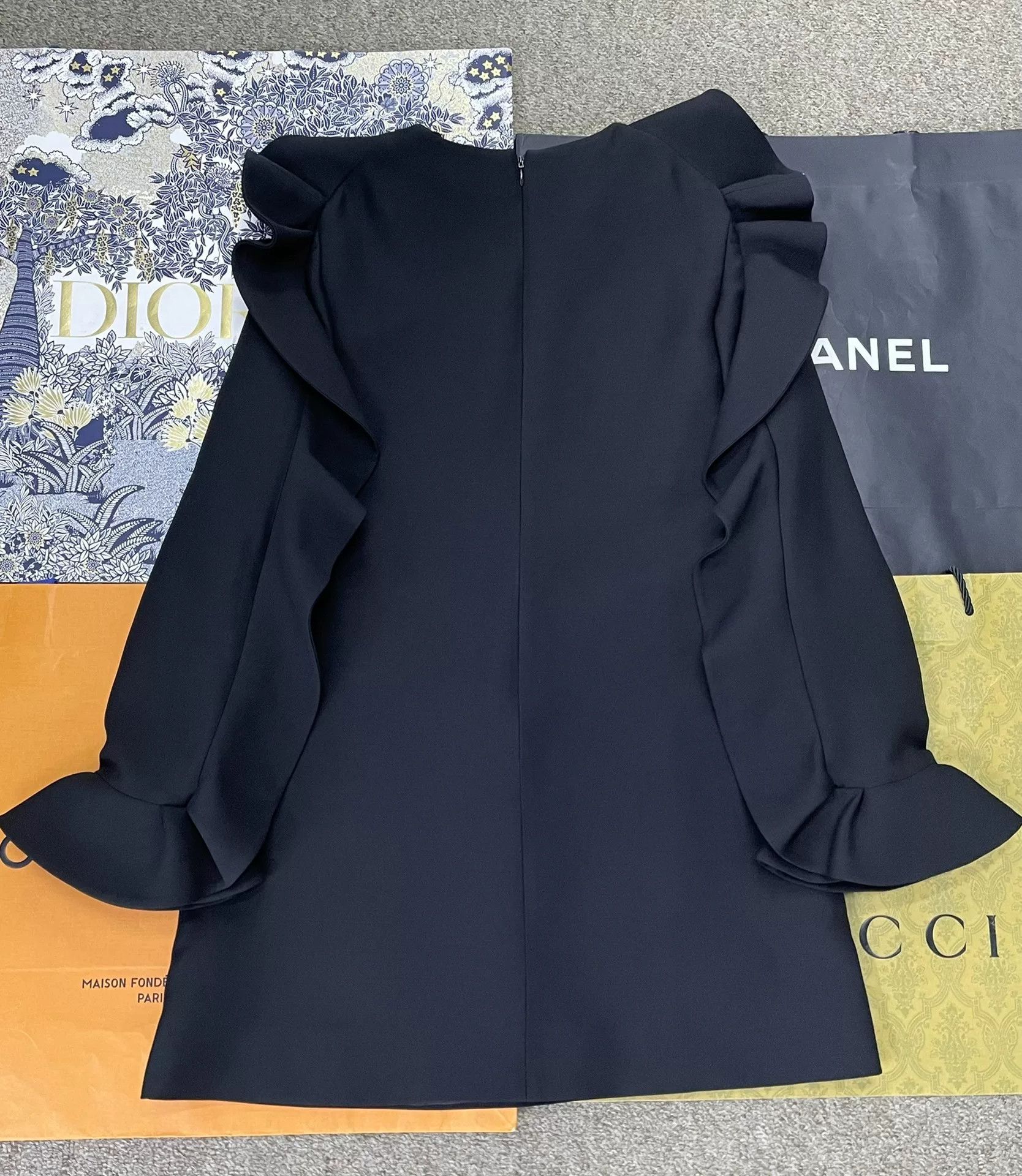 Valentino Valentino Black Long-Sleeve Lace Dress Size M / US 6-8 / IT 42-44 - 2 Thumbnail