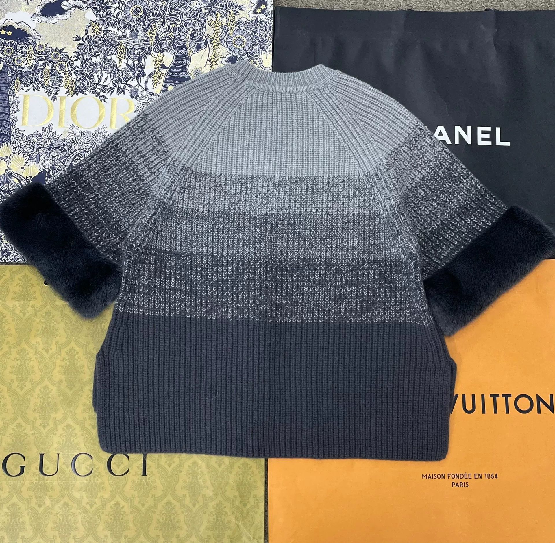 Fendi Fendi Gray Mink Striped Sweater Size M / US 6-8 / IT 42-44 - 3 Thumbnail