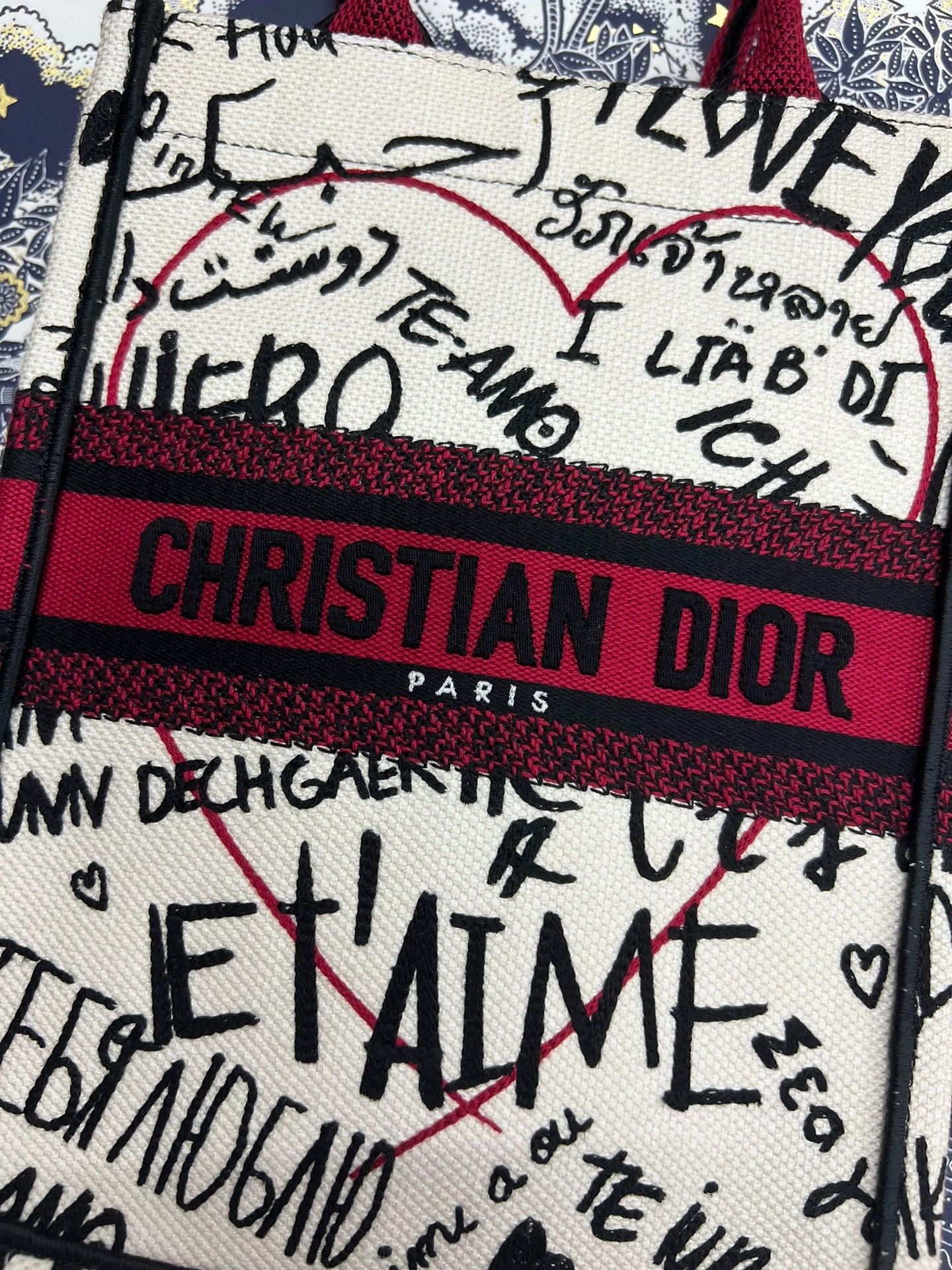 Dior Dior Valentine's Limited Graffiti Tote Size ONE SIZE - 3 Thumbnail