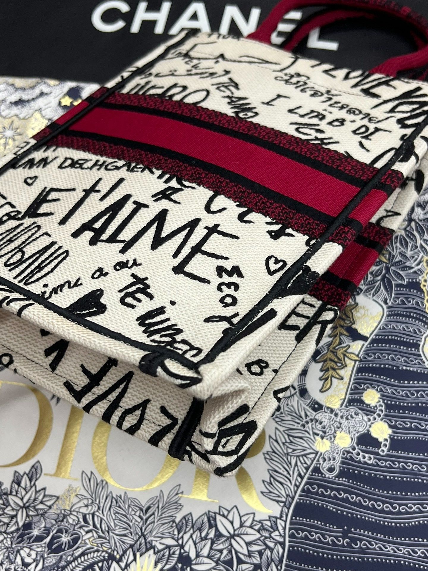 Dior Dior Valentine's Limited Graffiti Tote Size ONE SIZE - 5 Thumbnail
