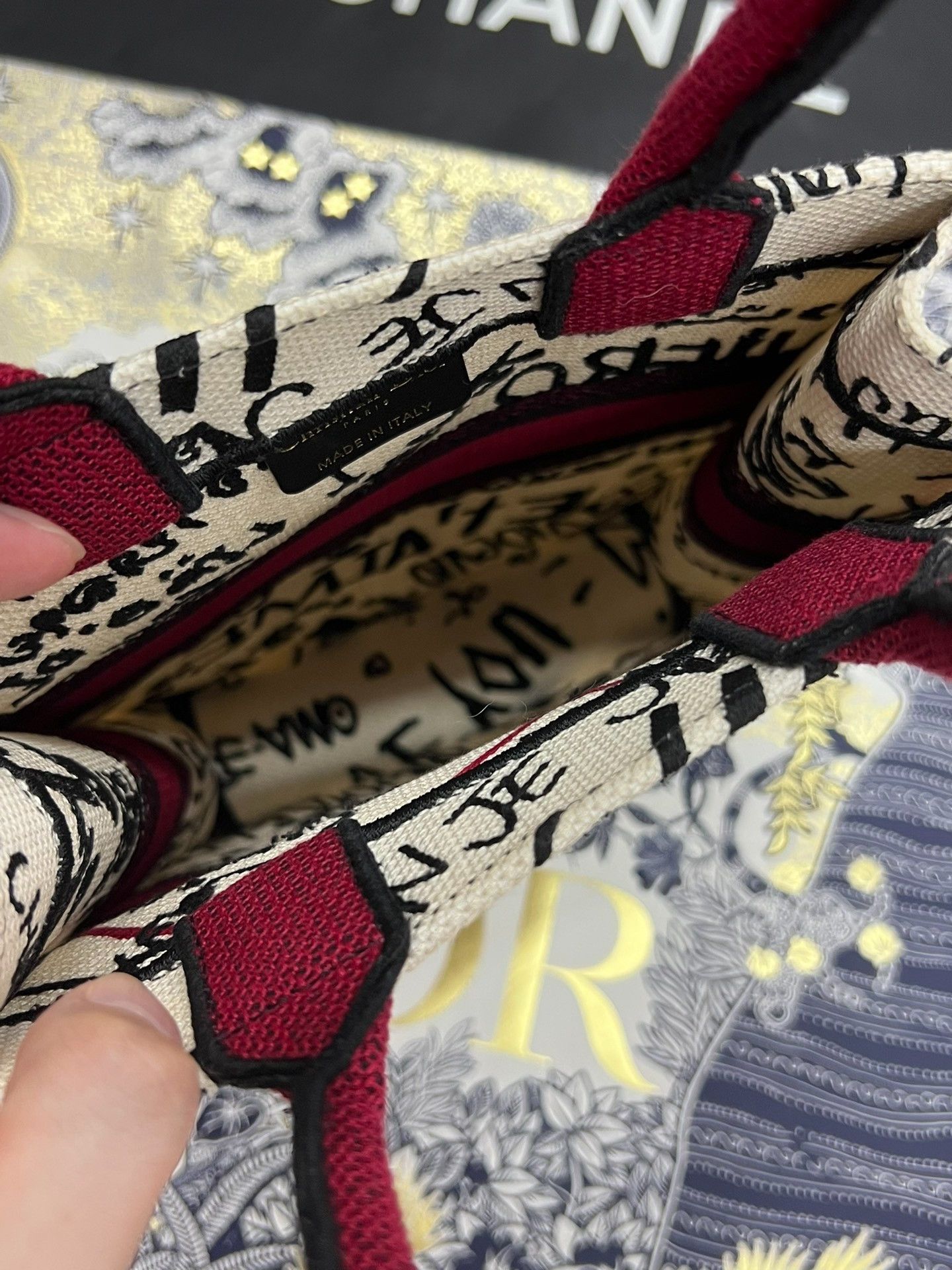 Dior Dior Valentine's Limited Graffiti Tote Size ONE SIZE - 7 Thumbnail