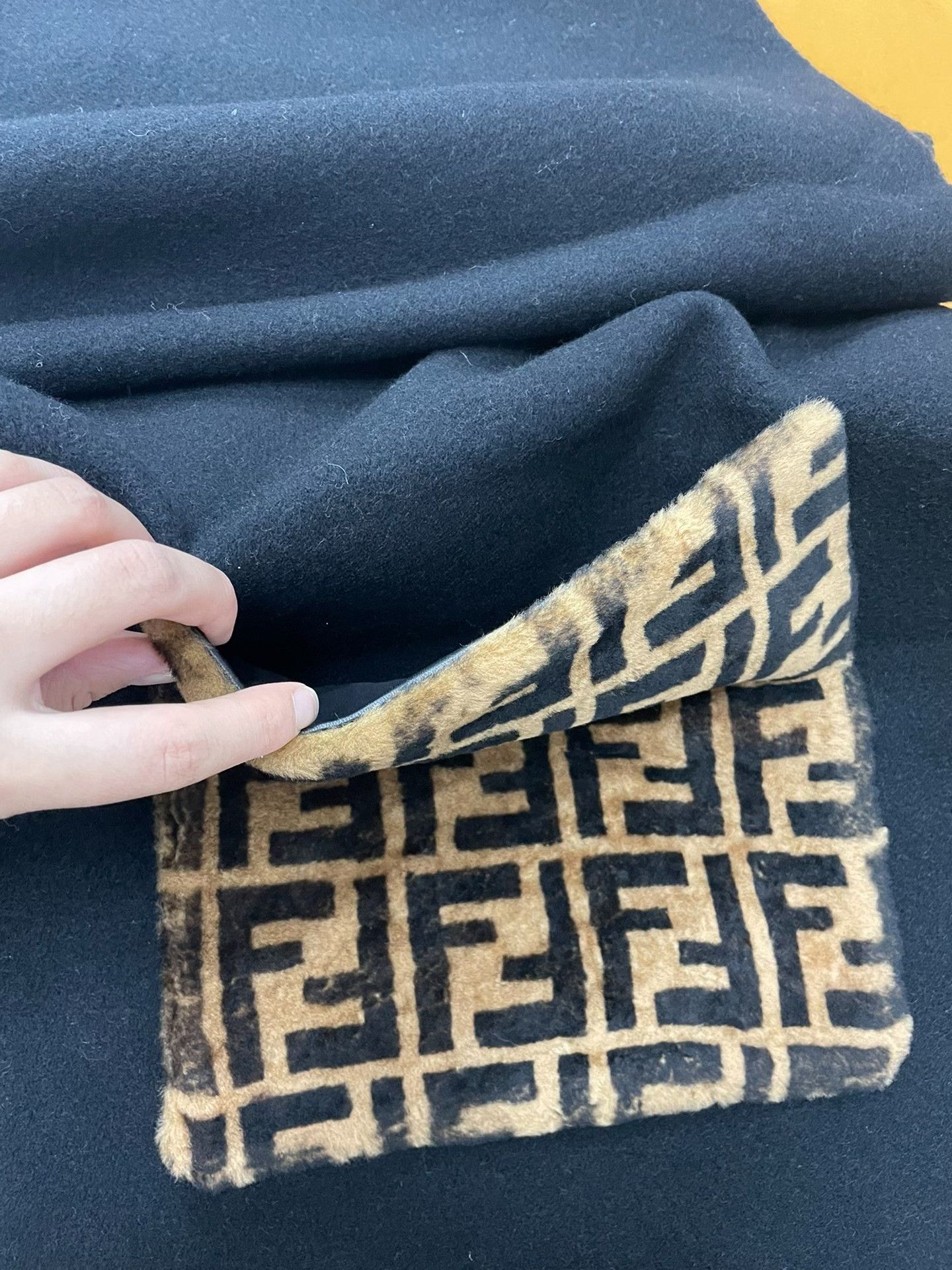 Fendi Fendi Autumn/Winter Monogram Pocket Scarf Size ONE SIZE - 3 Thumbnail