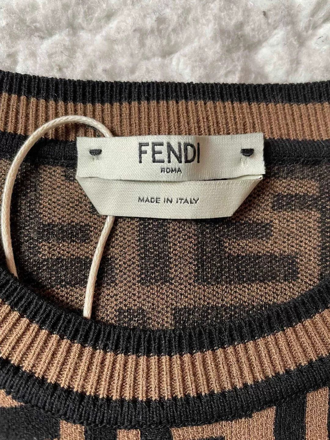 Fendi Fendi Full Logo Short Sleeve T-Shirt Size US M / EU 48-50 / 2 - 2 Thumbnail