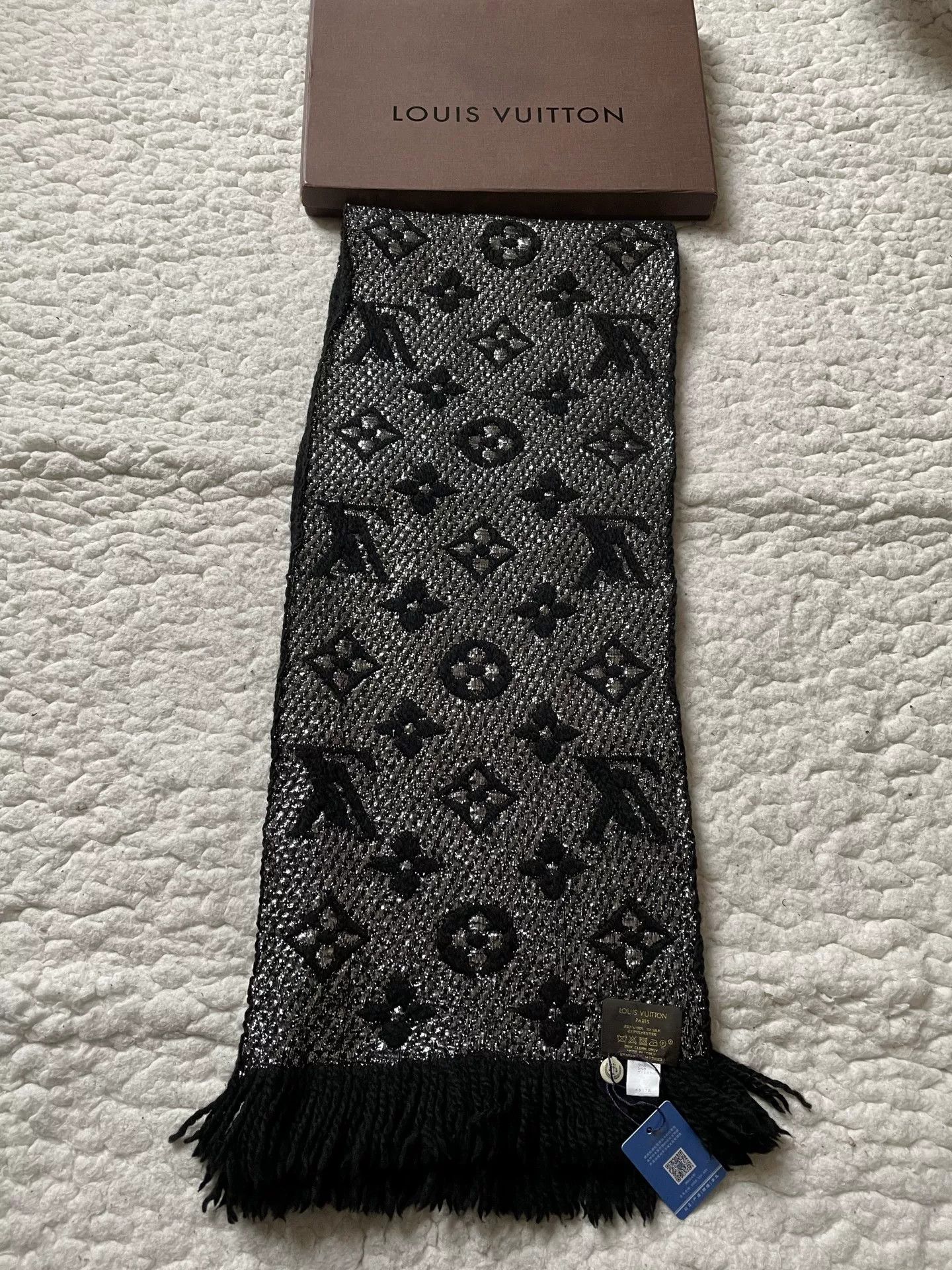 Louis Vuitton Louis Vuitton Black Silver Scarf Size ONE SIZE - 5 Thumbnail