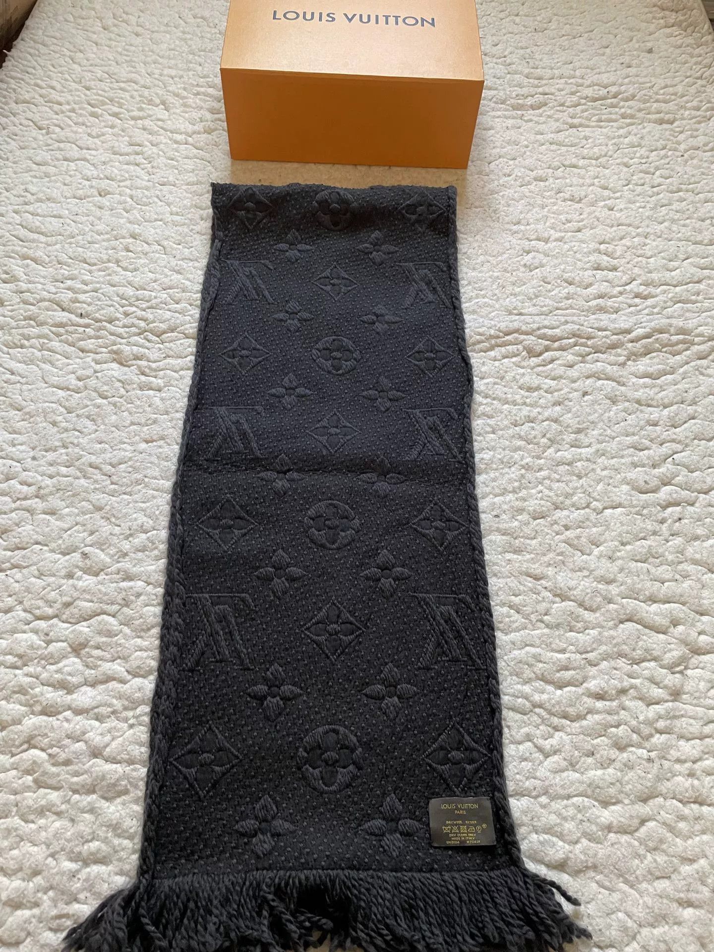 Louis Vuitton Louis Vuitton Black Scarf Size ONE SIZE - 2 Thumbnail