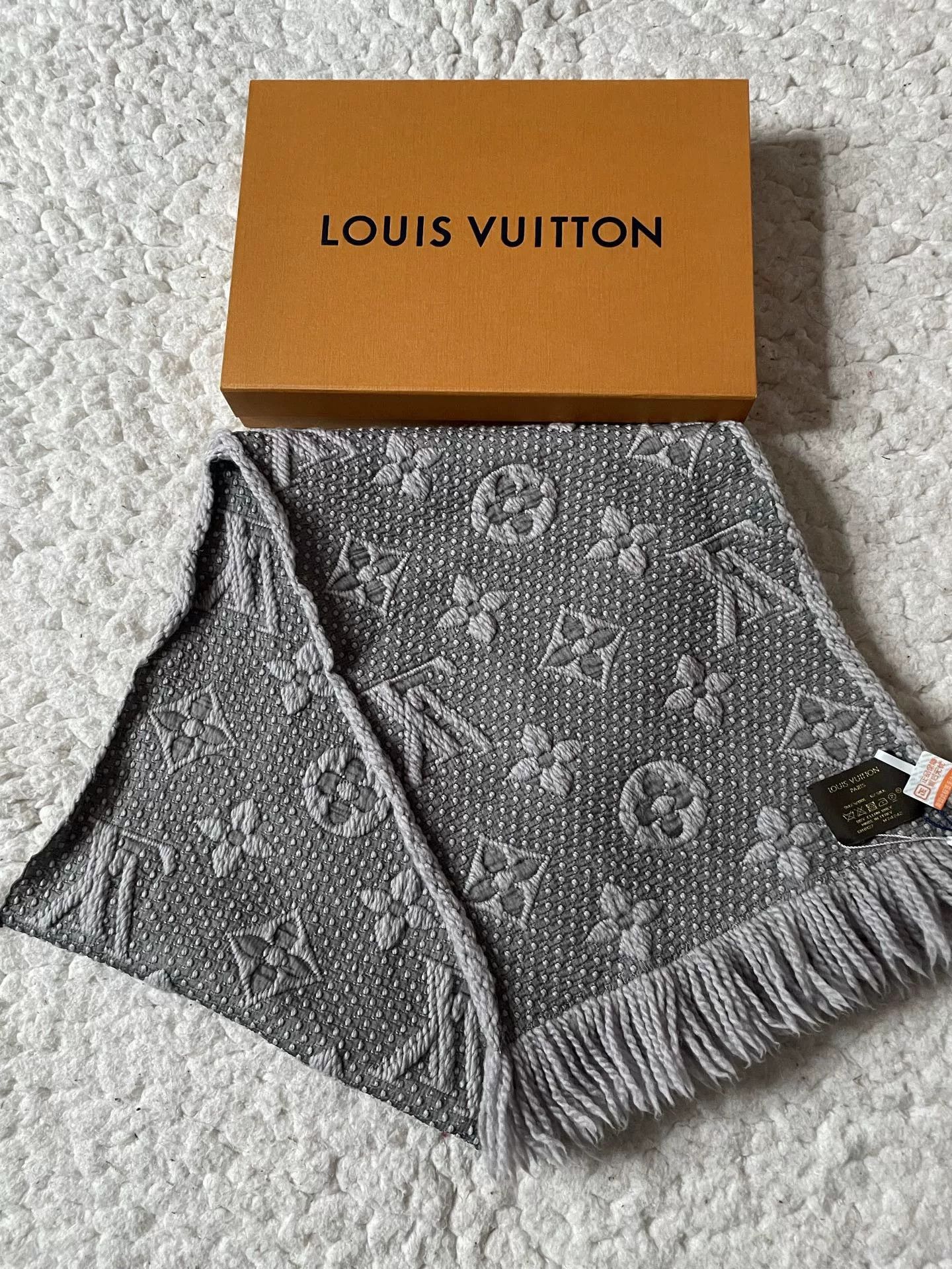 Louis Vuitton Louis Vuitton Gray Scarf Size ONE SIZE - 2 Thumbnail