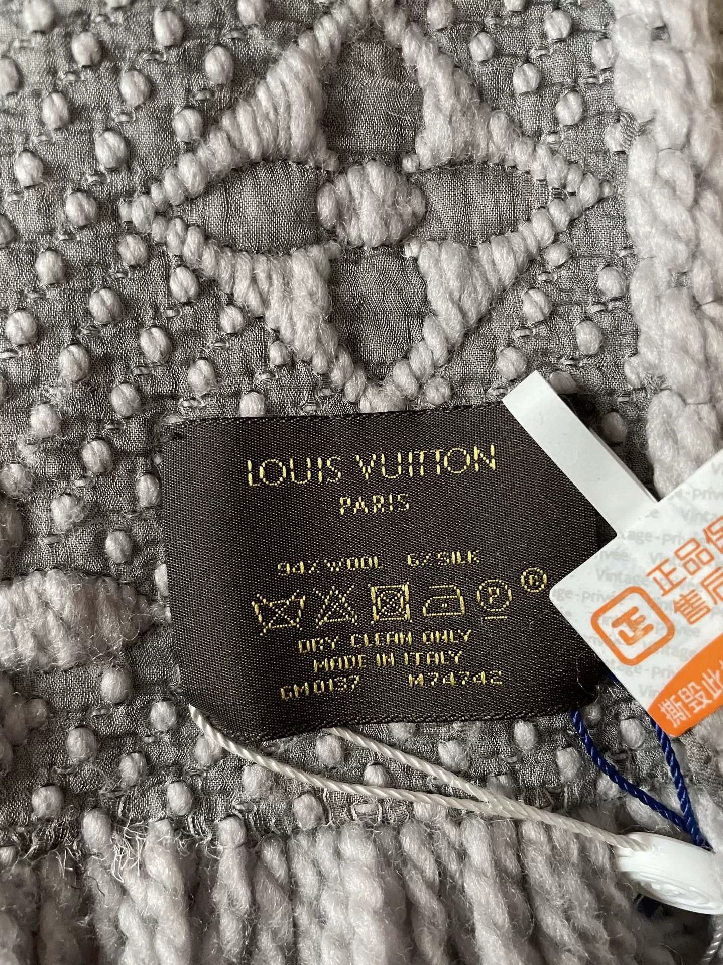 Louis Vuitton Louis Vuitton Gray Scarf Size ONE SIZE - 3 Thumbnail