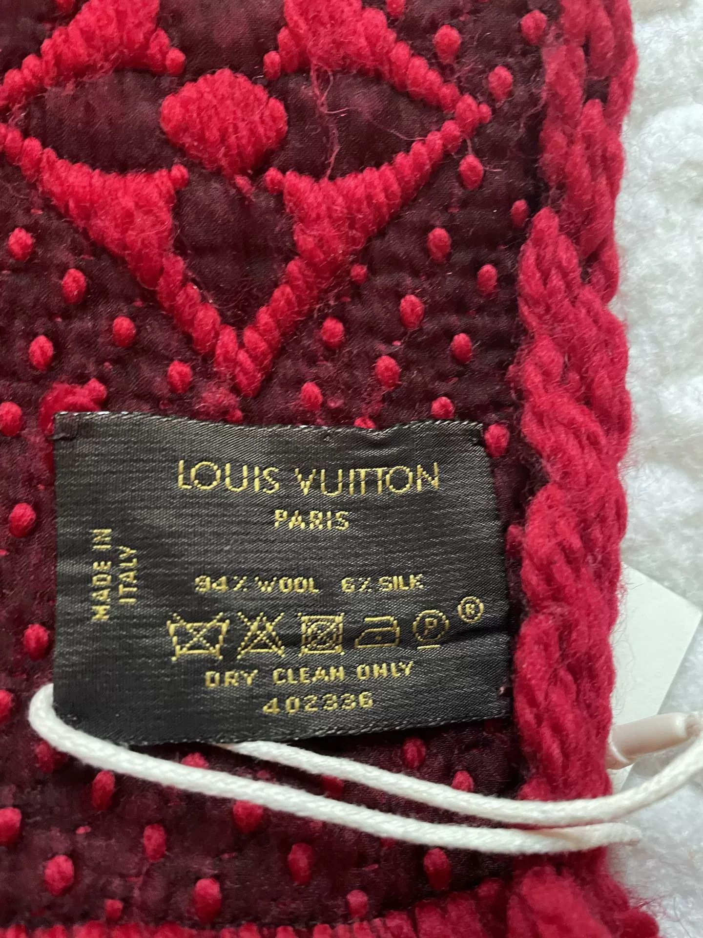 Louis Vuitton Louis Vuitton Red Scarf Size ONE SIZE - 6 Thumbnail