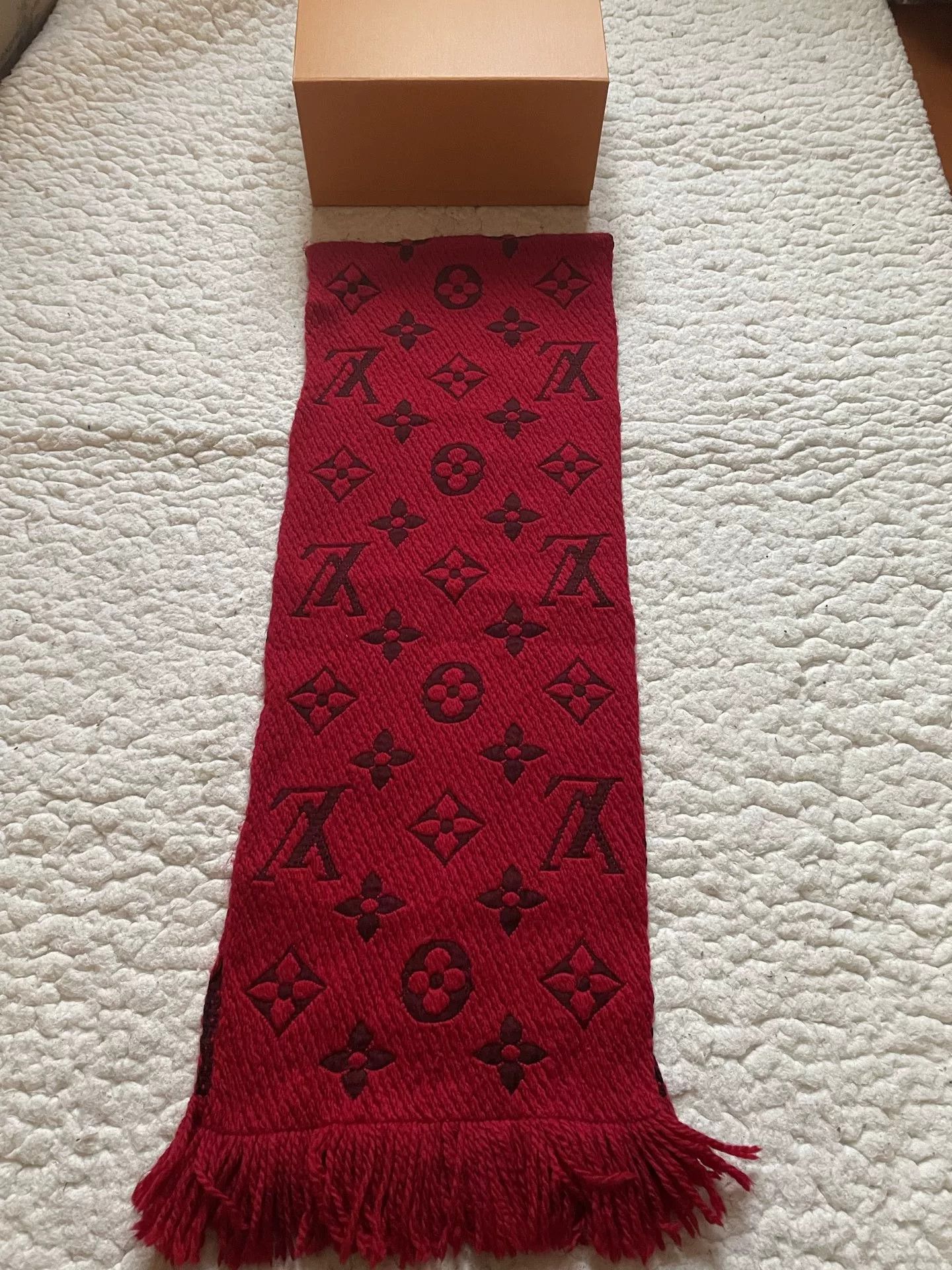 Louis Vuitton Louis Vuitton Red Scarf Size ONE SIZE - 3 Thumbnail