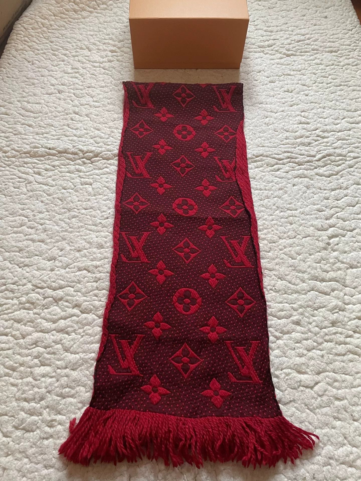 Louis Vuitton Louis Vuitton Red Scarf Size ONE SIZE - 4 Thumbnail