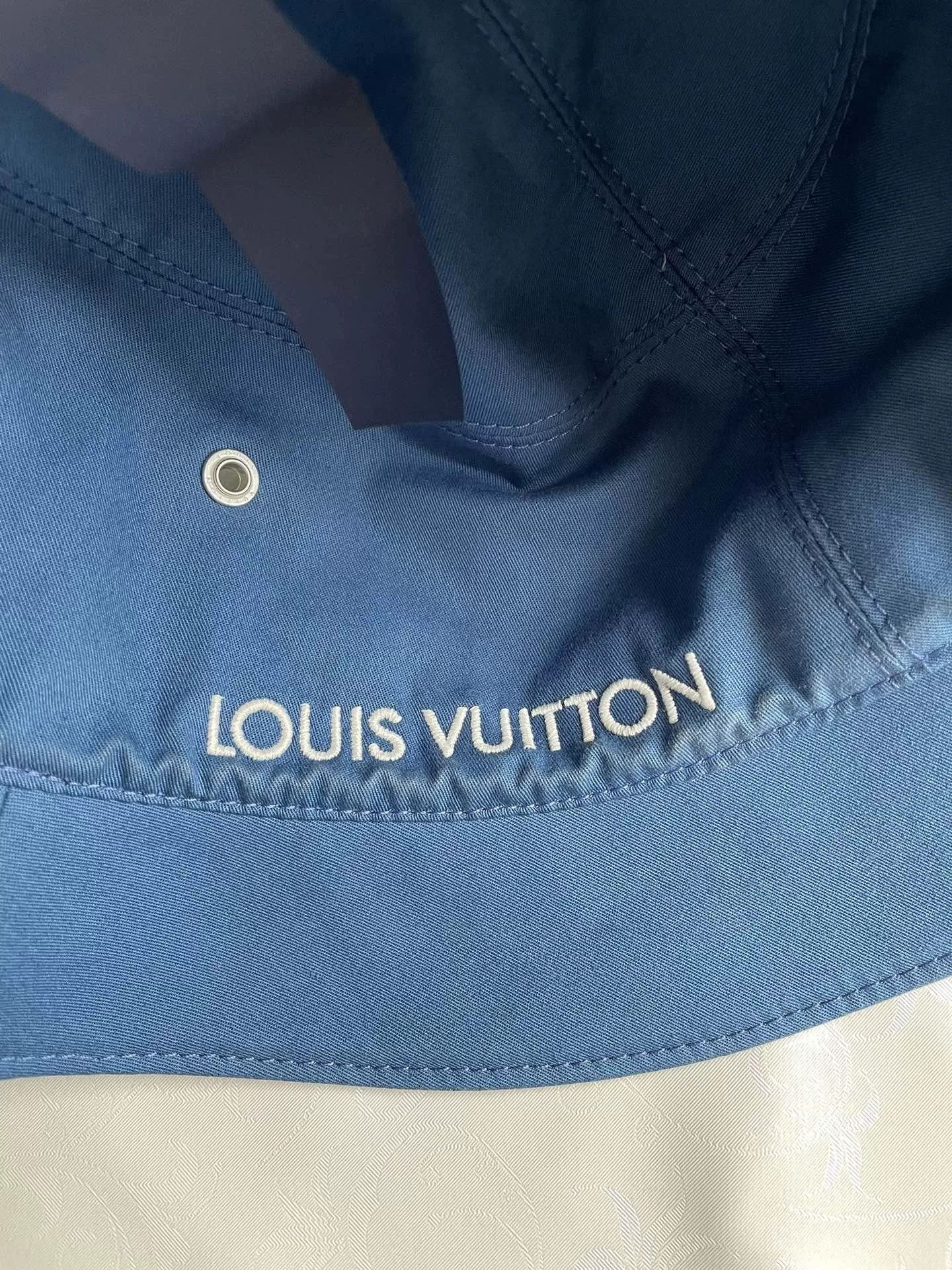 Louis Vuitton Louis Vuitton Denim Reversible Bucket Hat Size ONE SIZE - 3 Thumbnail