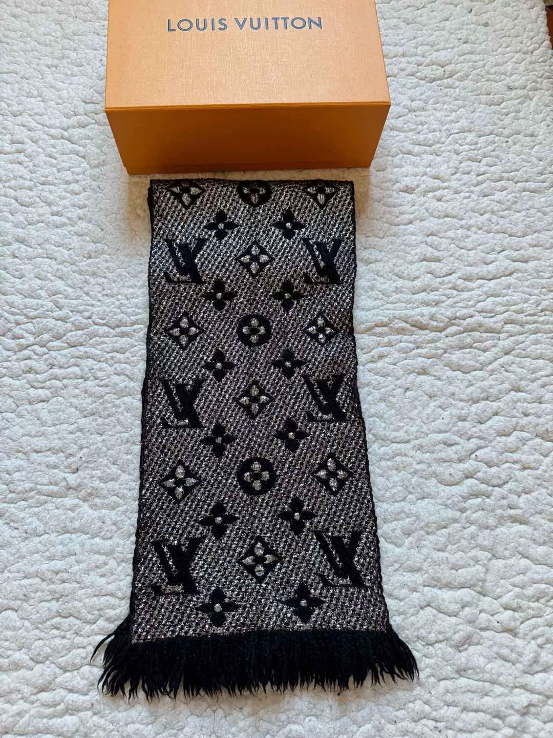 Louis Vuitton Louis Vuitton Black Silver Thread Scarf Size ONE SIZE - 4 Thumbnail