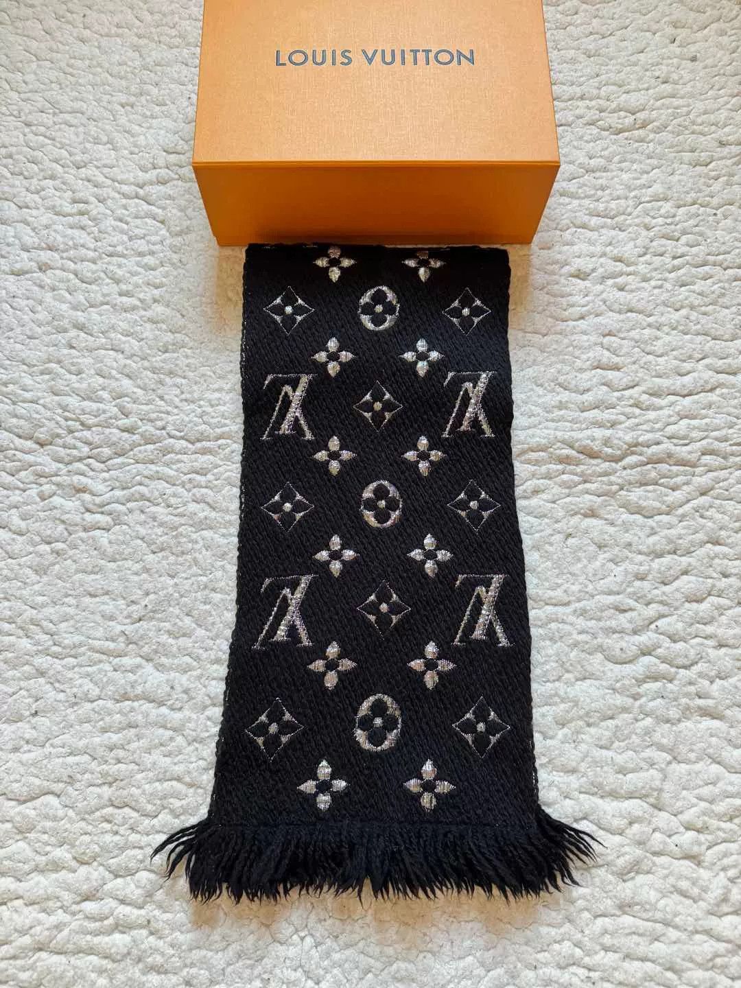 Louis Vuitton Louis Vuitton Black Silver Thread Scarf Size ONE SIZE - 3 Thumbnail