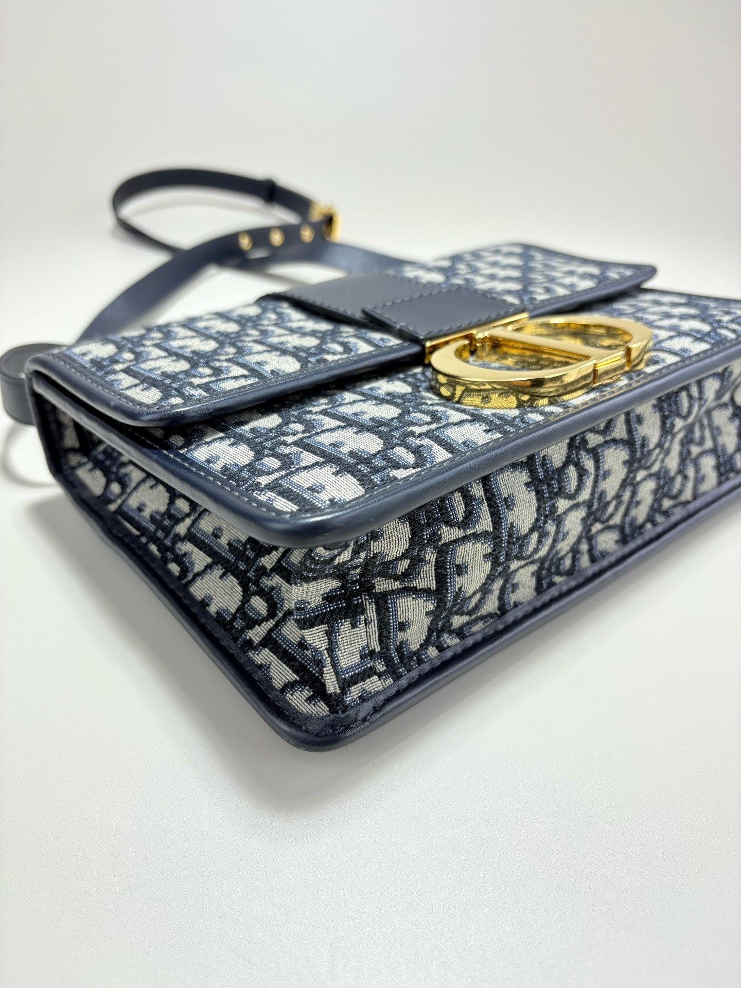 Dior Dior Montaigne 30 Shoulder Bag Size ONE SIZE - 3 Thumbnail
