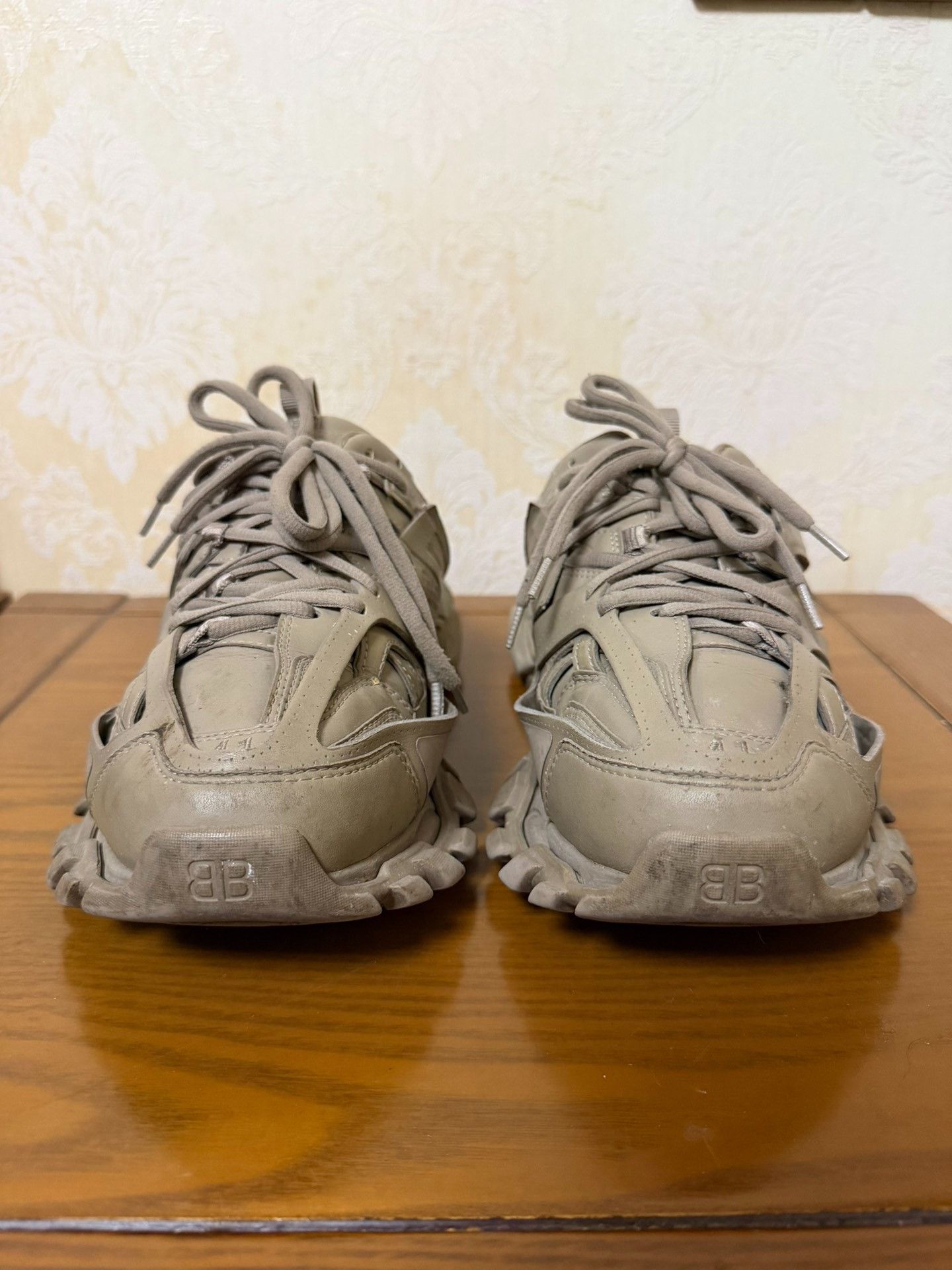Balenciaga Balenciaga Brown Lowtop Sneakers 8 Men Size US 8 / EU 41 - 2 Thumbnail