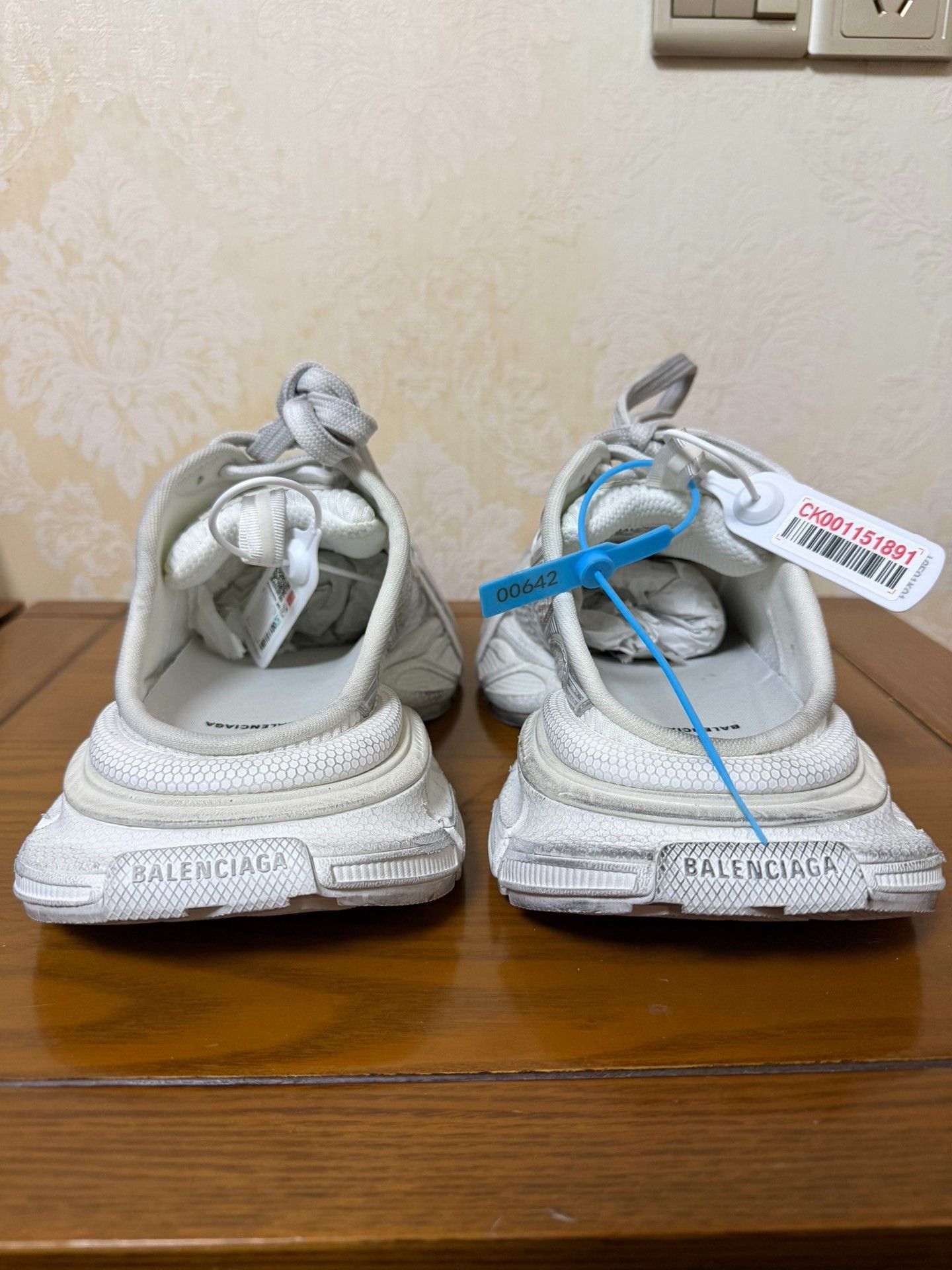 Balenciaga Balenciaga White Sandals us_12 Women Size US 12 / IT 42 - 3 Thumbnail