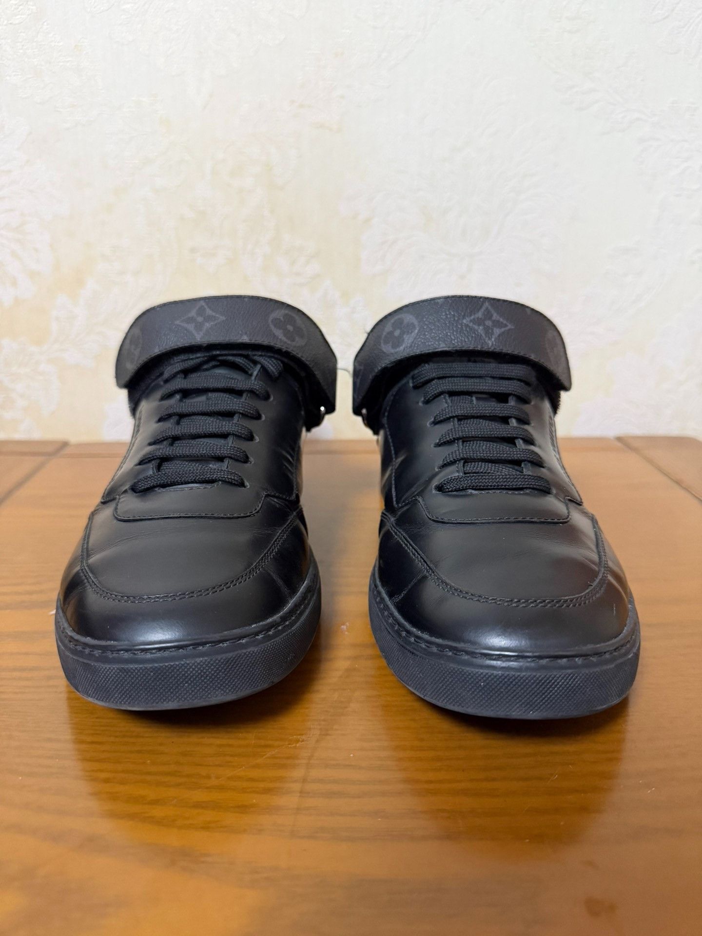 Louis Vuitton Louis Vuitton Casual Black Lowtop Sneakers 6 Men Size US 6 / EU 39 - 2 Thumbnail