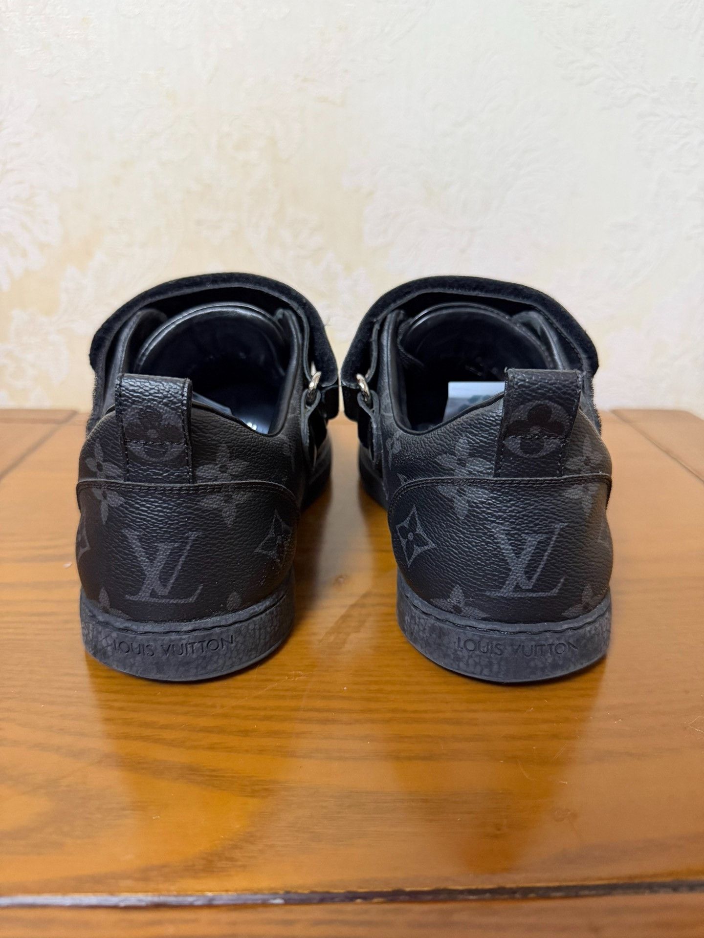 Louis Vuitton Louis Vuitton Casual Black Lowtop Sneakers 6 Men Size US 6 / EU 39 - 3 Thumbnail