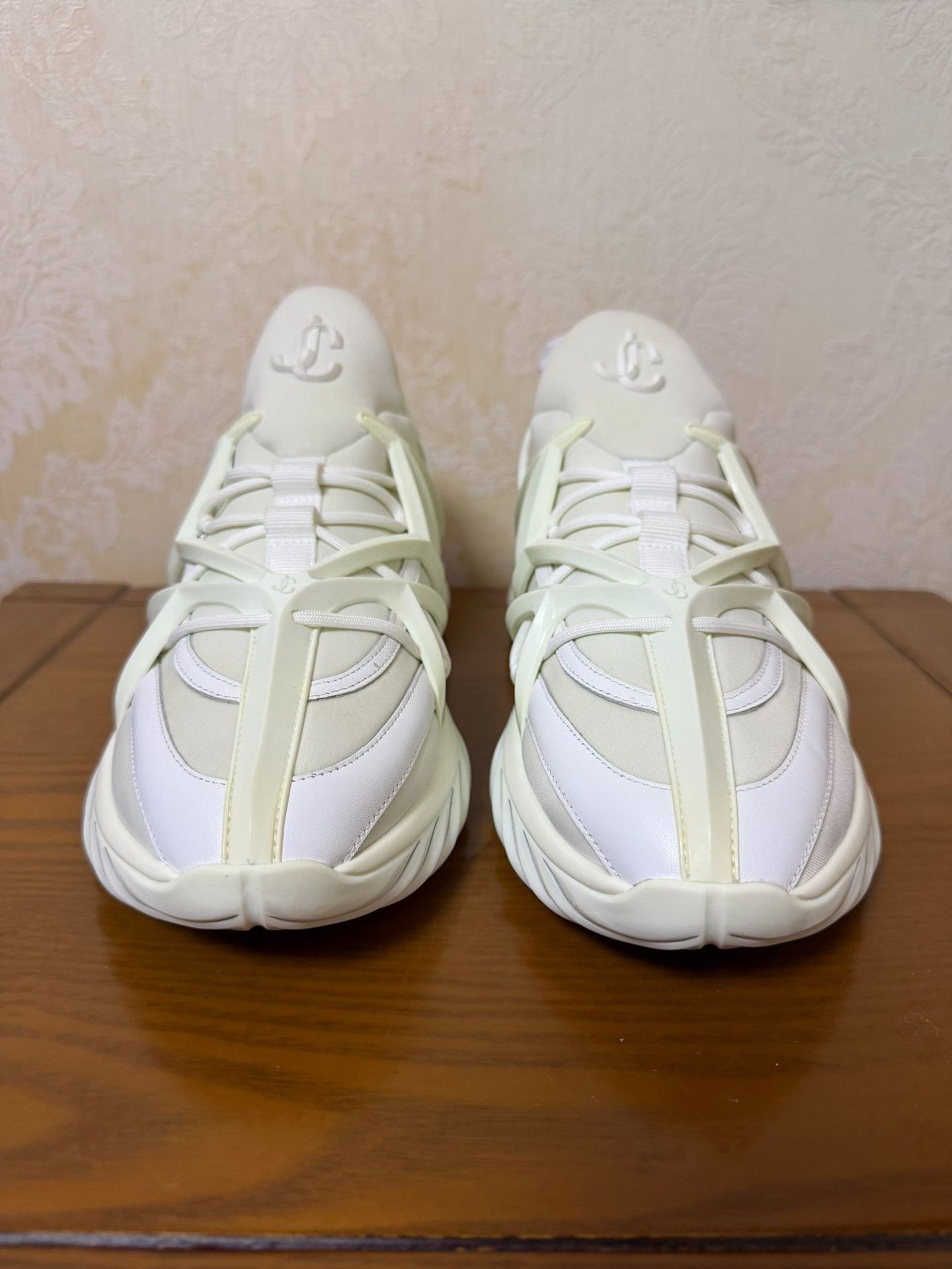 Jimmy Choo Jimmy Choo White Lowtop Sneakers 9 Men Size US 9 / EU 42 - 2 Thumbnail