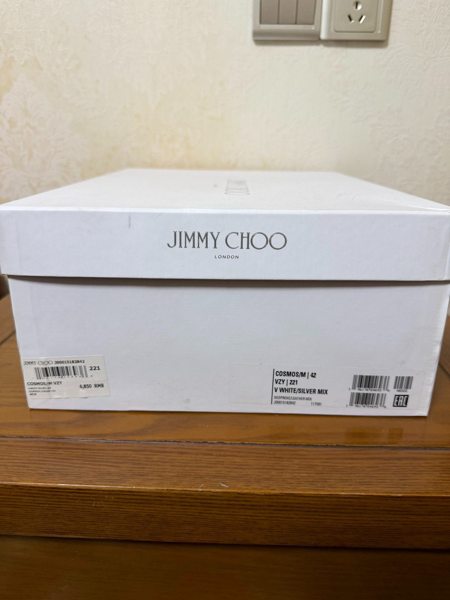 Jimmy Choo Jimmy Choo White Lowtop Sneakers 9 Men Size US 9 / EU 42 - 6 Thumbnail