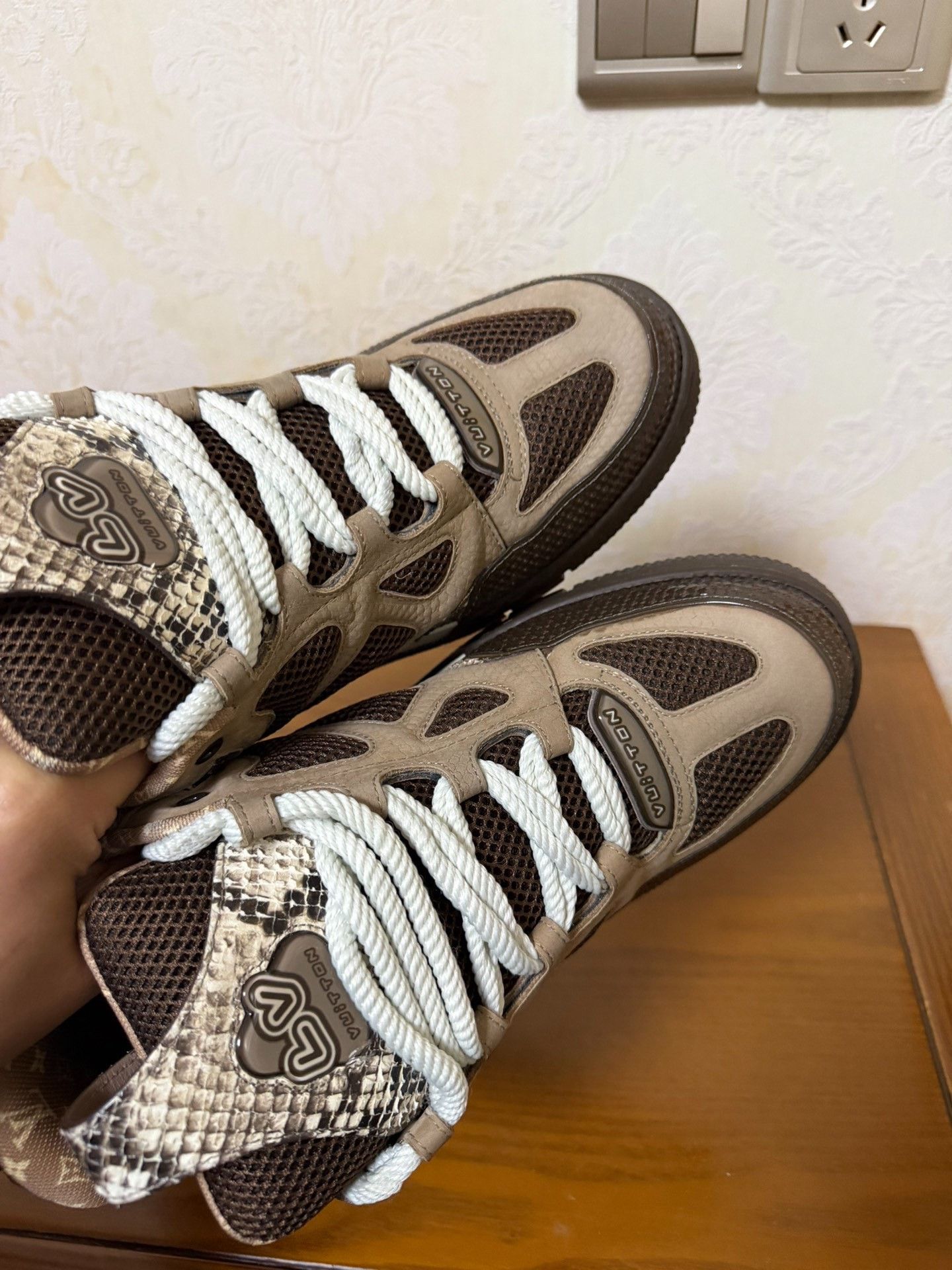 Louis Vuitton Louis Vuitton Skate Lowtop Sneakers 9.5 Men Size US 9.5 / EU 42-43 - 5 Thumbnail