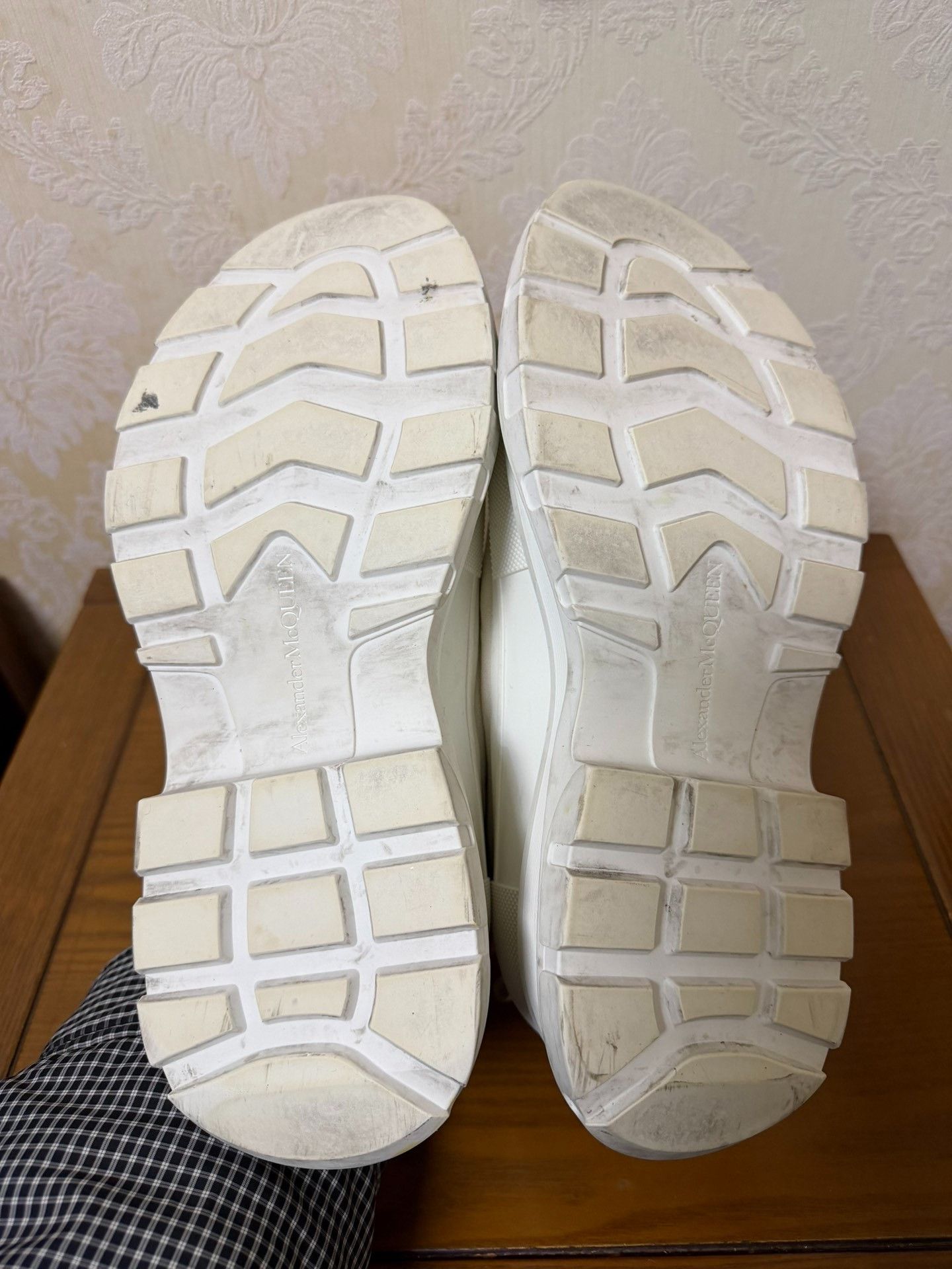Alexander McQueen Alexander McQueen White Lowtop Sneakers 42 Men Size US 9 / EU 42 - 4 Thumbnail
