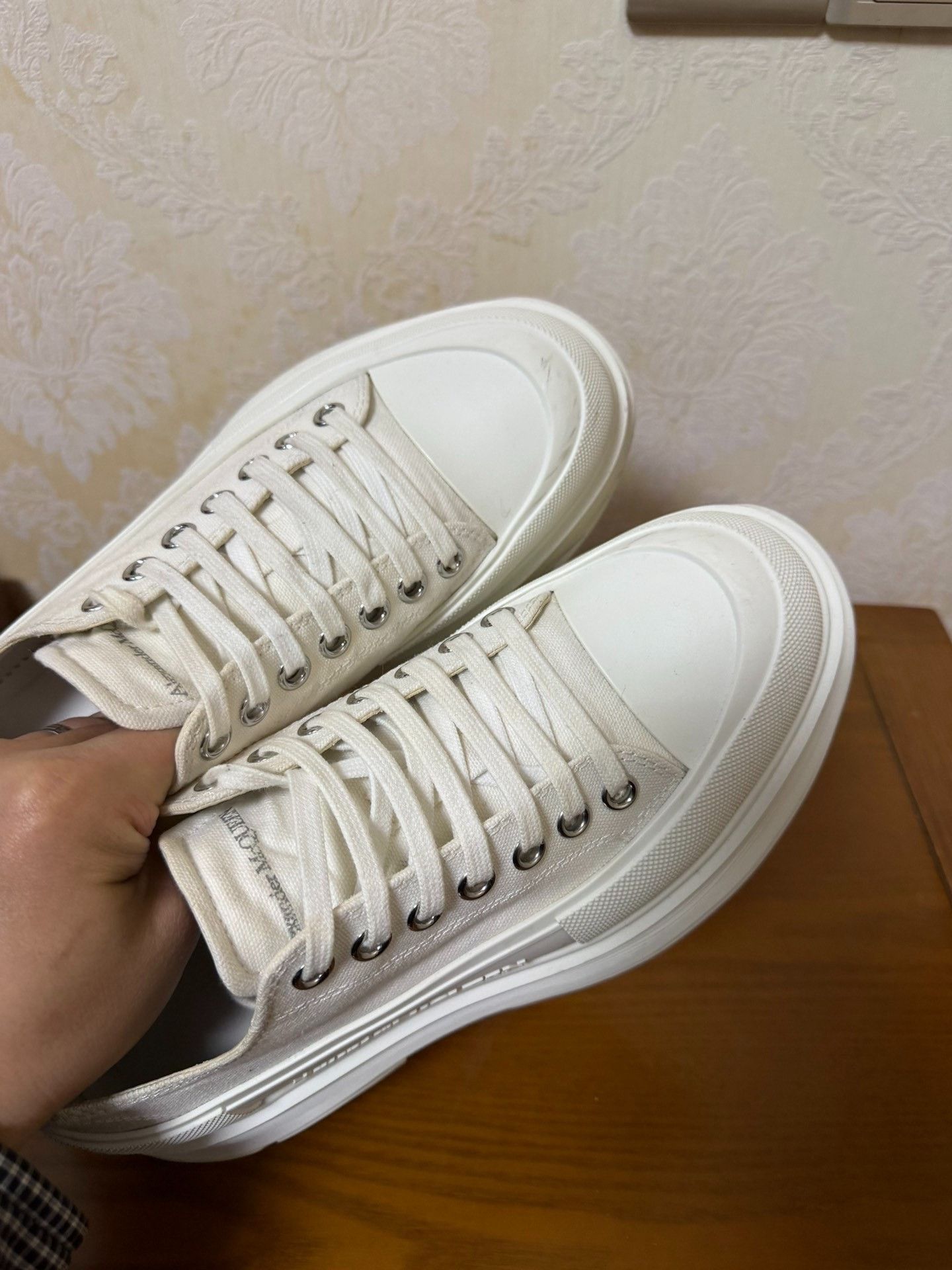 Alexander McQueen Alexander McQueen White Lowtop Sneakers 42 Men Size US 9 / EU 42 - 5 Thumbnail