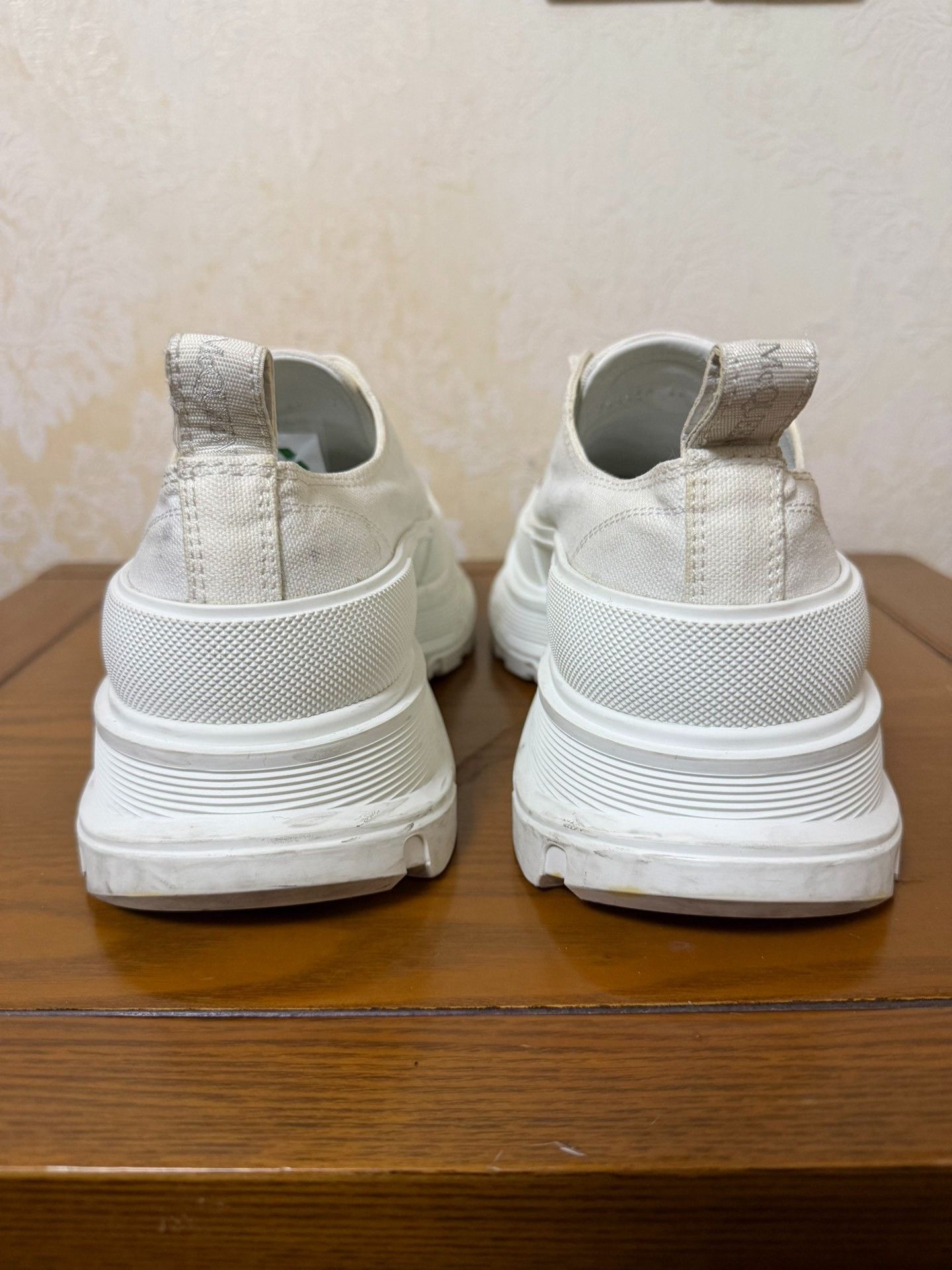 Alexander McQueen Alexander McQueen White Lowtop Sneakers 42 Men Size US 9 / EU 42 - 3 Thumbnail