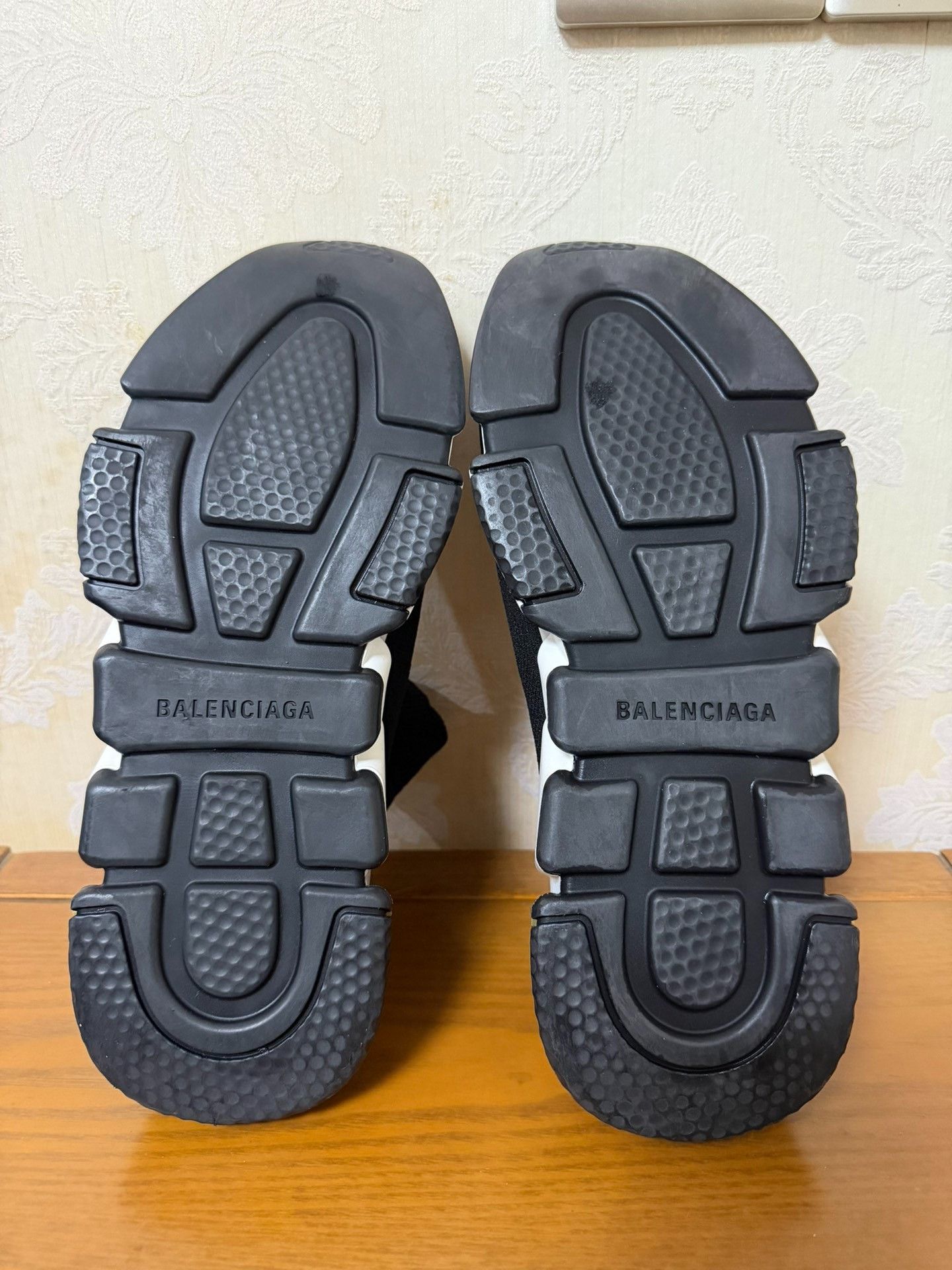 Balenciaga Balenciaga Black Hitop Sneakers 39 Men Size US 6.5 / EU 39-40 - 4 Thumbnail