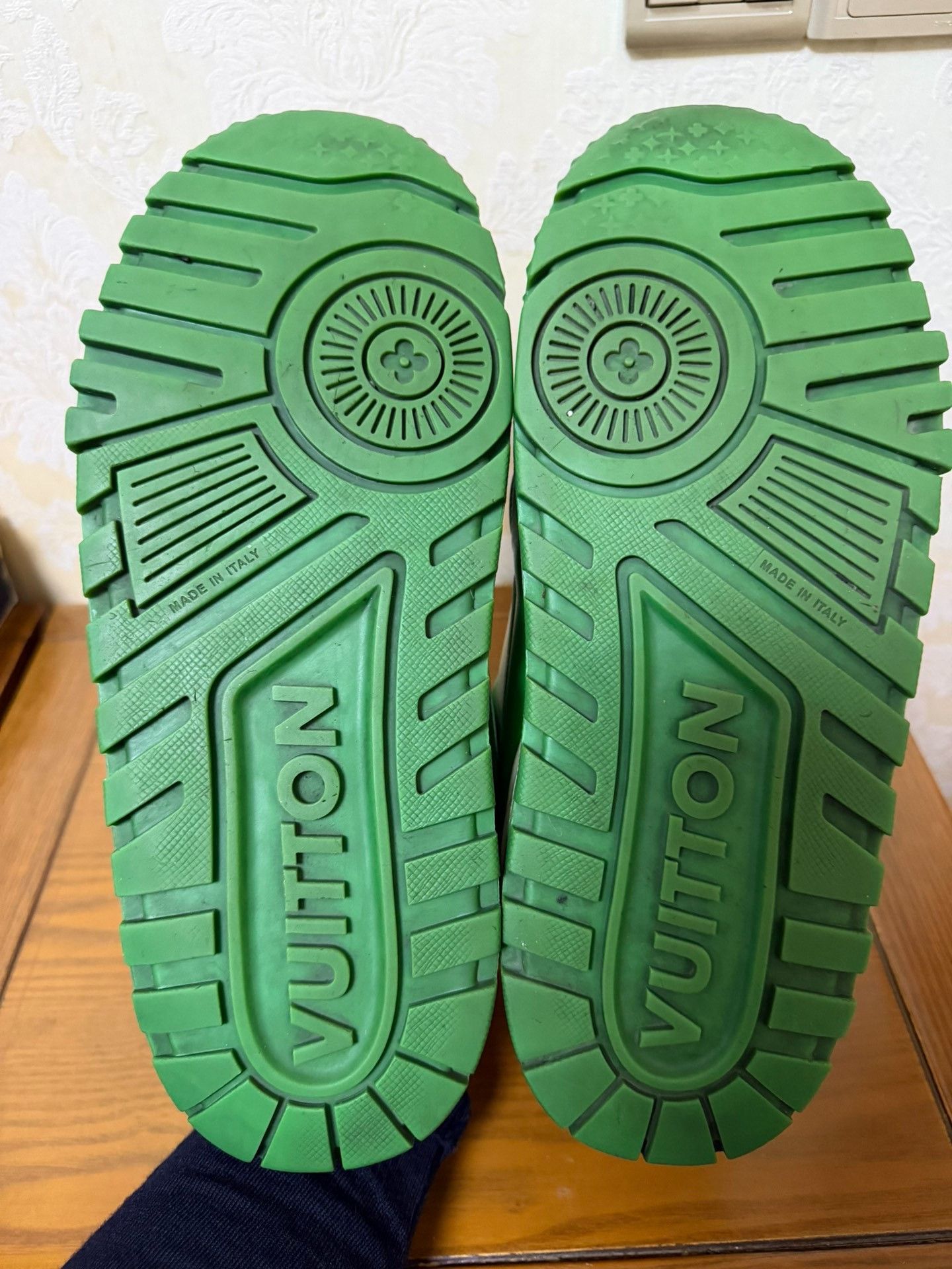 Louis Vuitton Louis Vuitton Green Lowtop Sneakers 43 Men Size US 10 / EU 43 - 4 Thumbnail