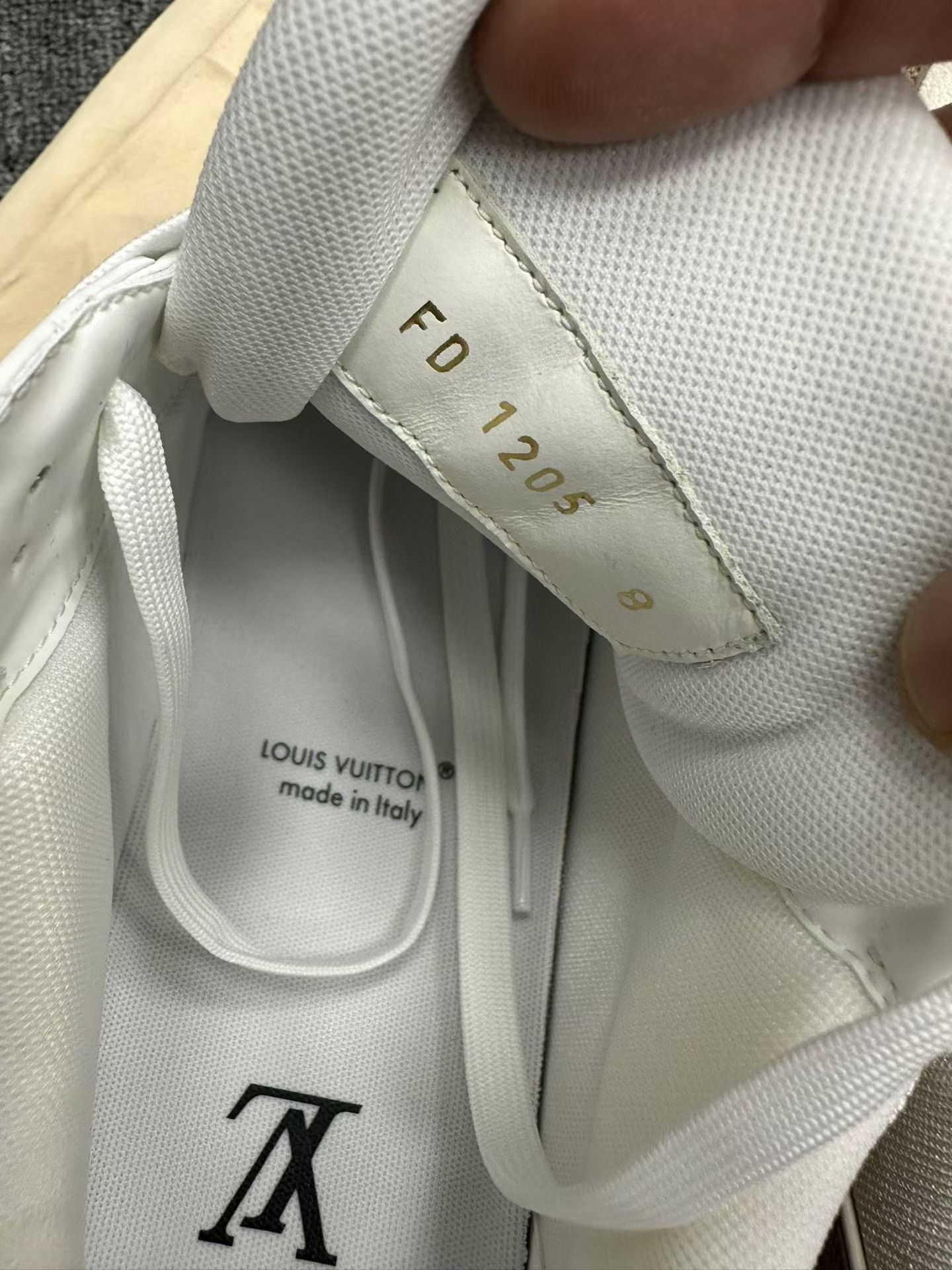 Louis Vuitton Louis Vuitton Beige Lowtop Sneakers 9 Men Size US 9 / EU 42 - 3 Thumbnail