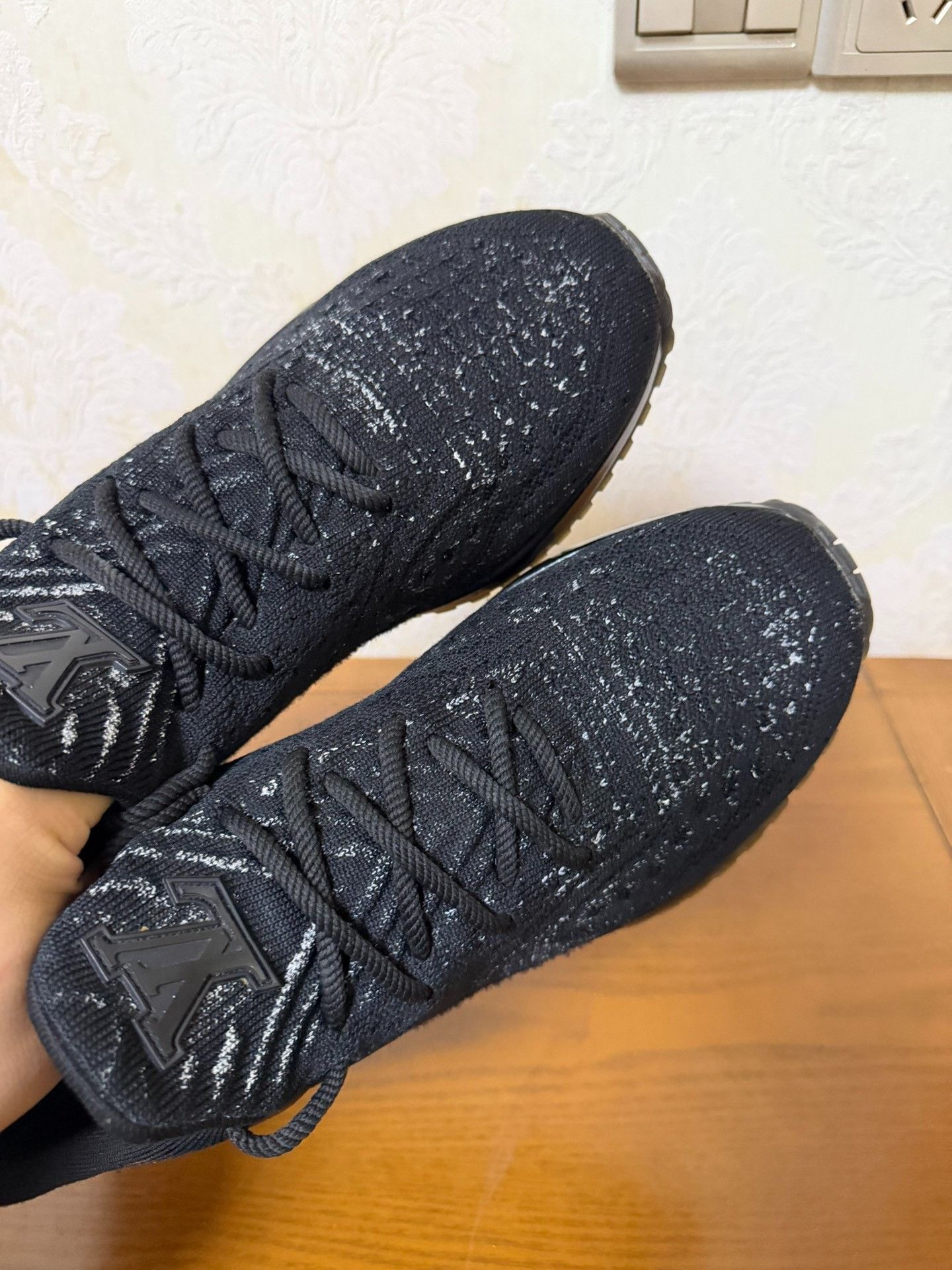 Louis Vuitton Louis Vuitton Knit Black Lowtop Sneakers 42 Men Size US 9 / EU 42 - 5 Thumbnail