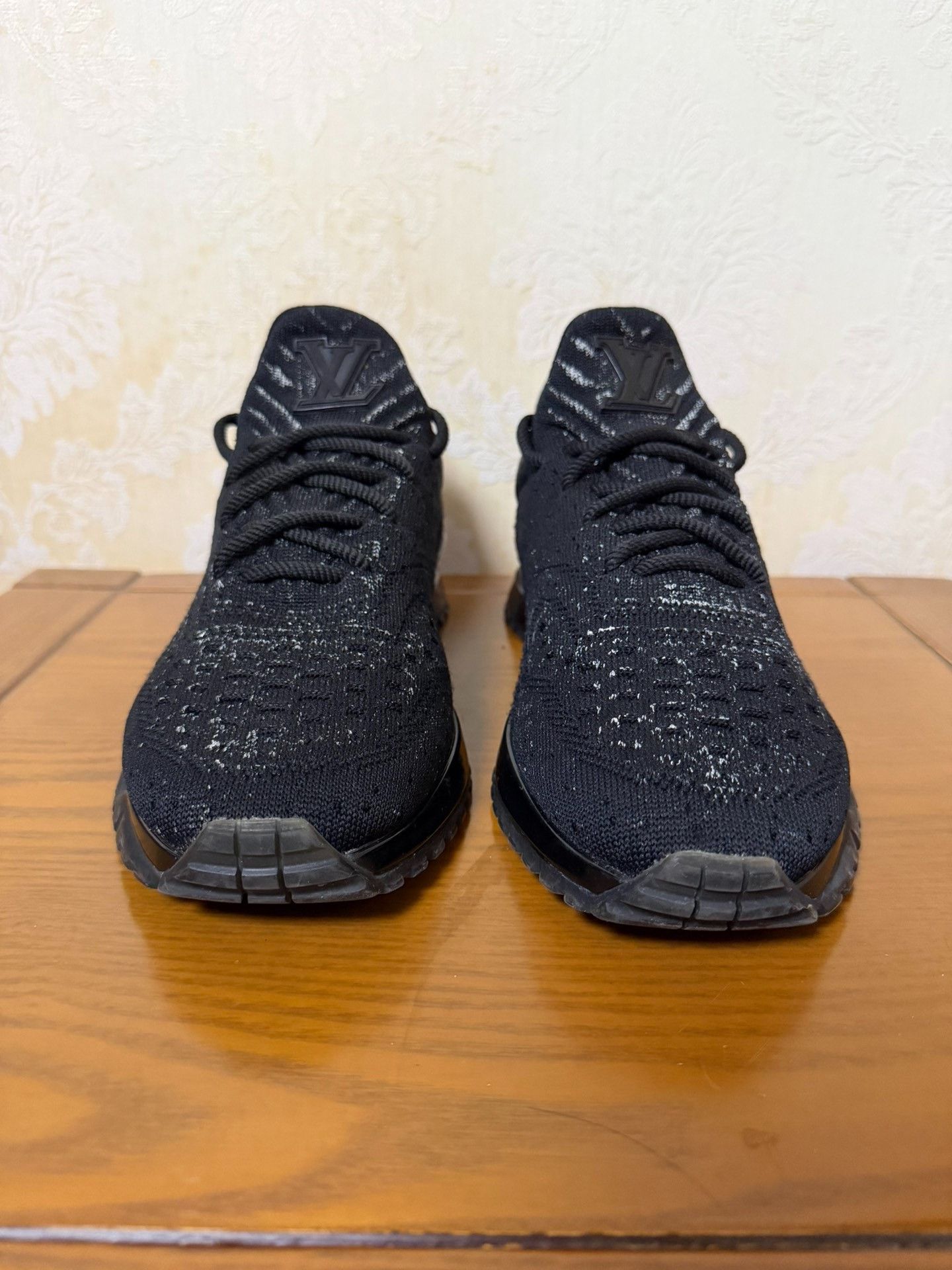 Louis Vuitton Louis Vuitton Knit Black Lowtop Sneakers 42 Men Size US 9 / EU 42 - 2 Thumbnail
