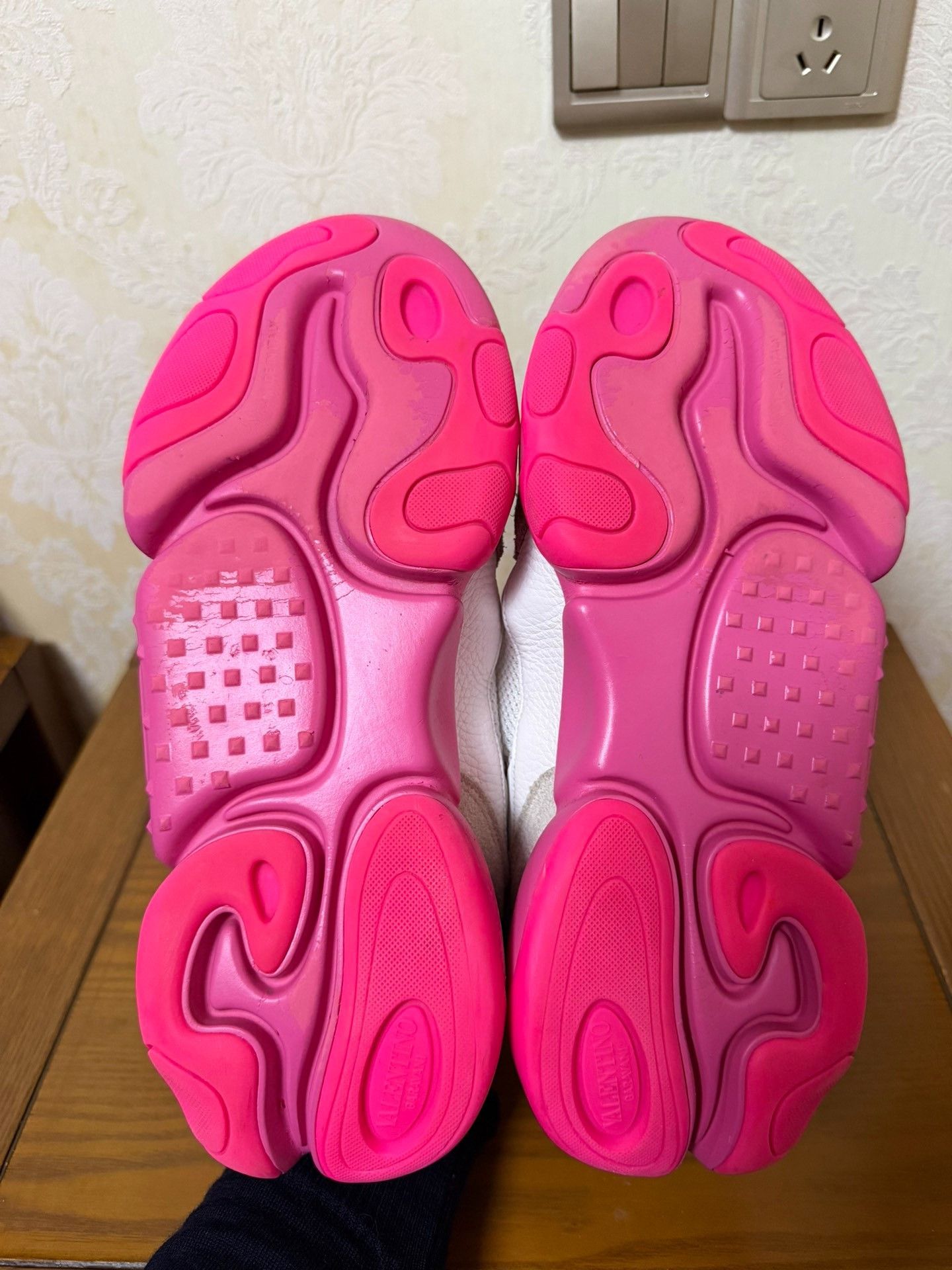 Valentino Valentino Pink Lowtop Sneakers 10 Men Size US 10 / EU 43 - 4 Thumbnail