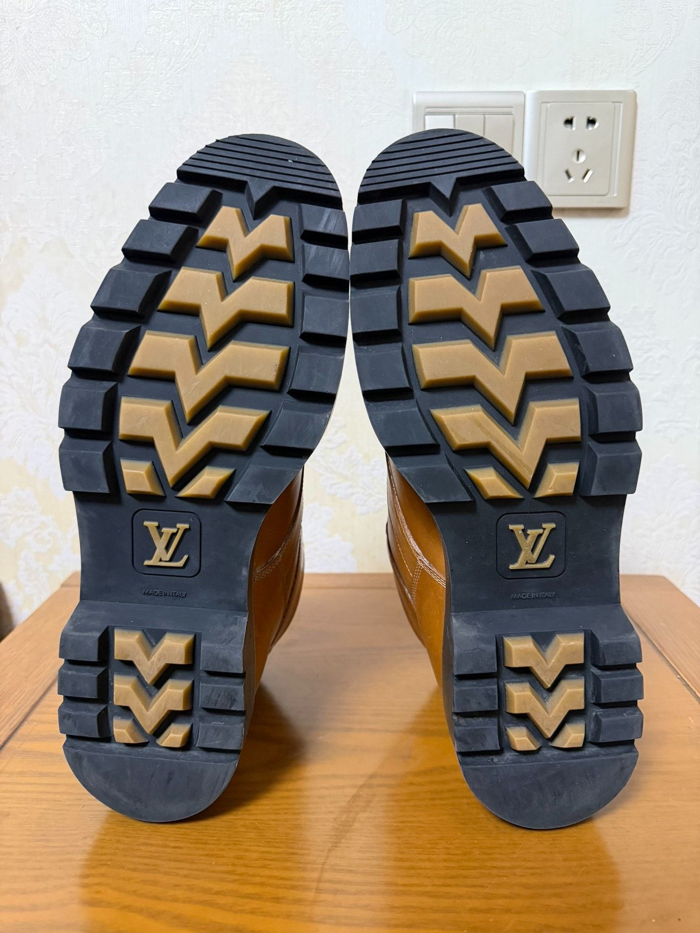 Louis Vuitton Louis Vuitton Boots 9 Men Size US 9 / EU 42 - 4 Thumbnail