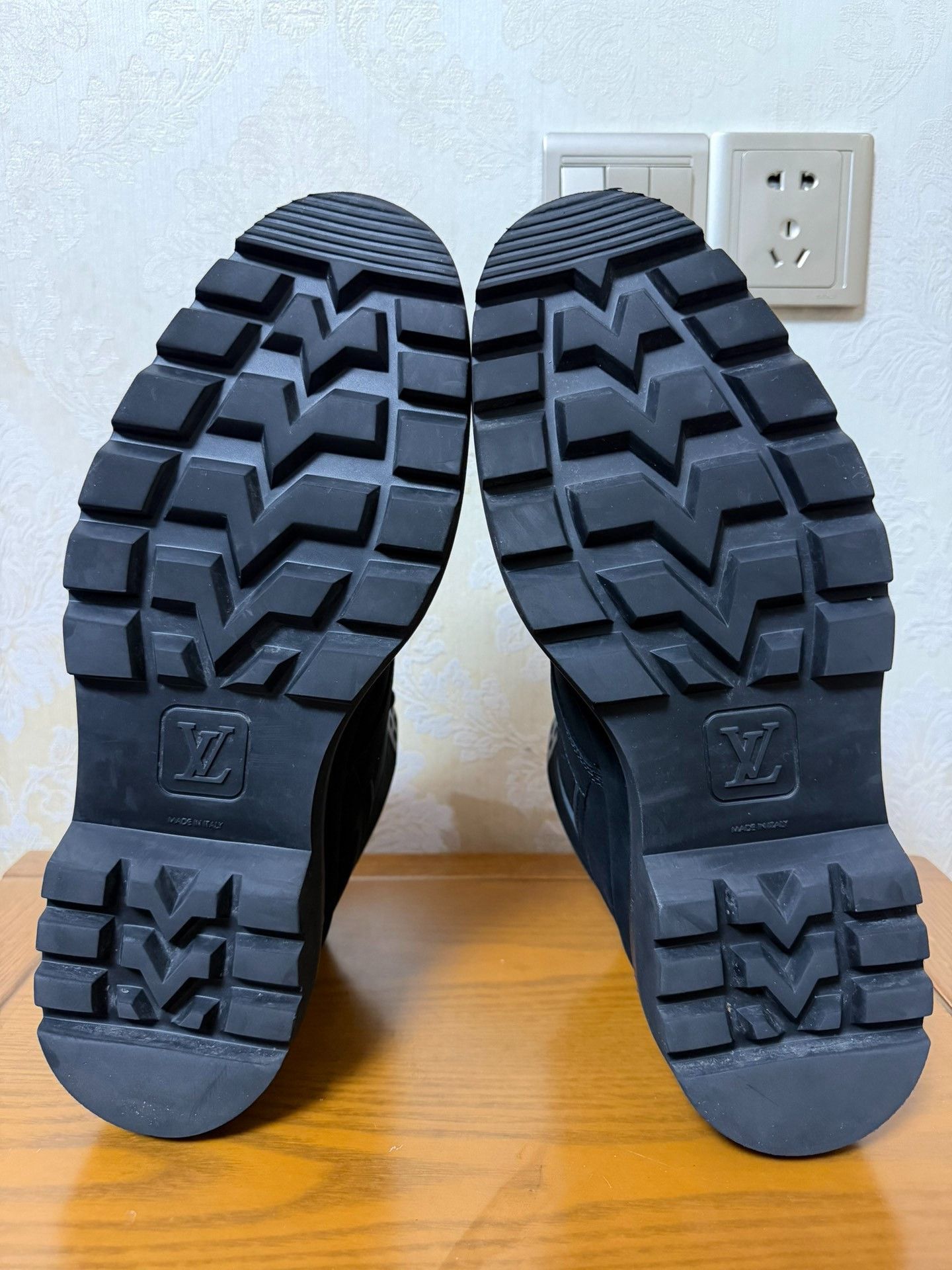 Louis Vuitton Louis Vuitton Collab Black Boots 9 Men Size US 9 / EU 42 - 4 Thumbnail