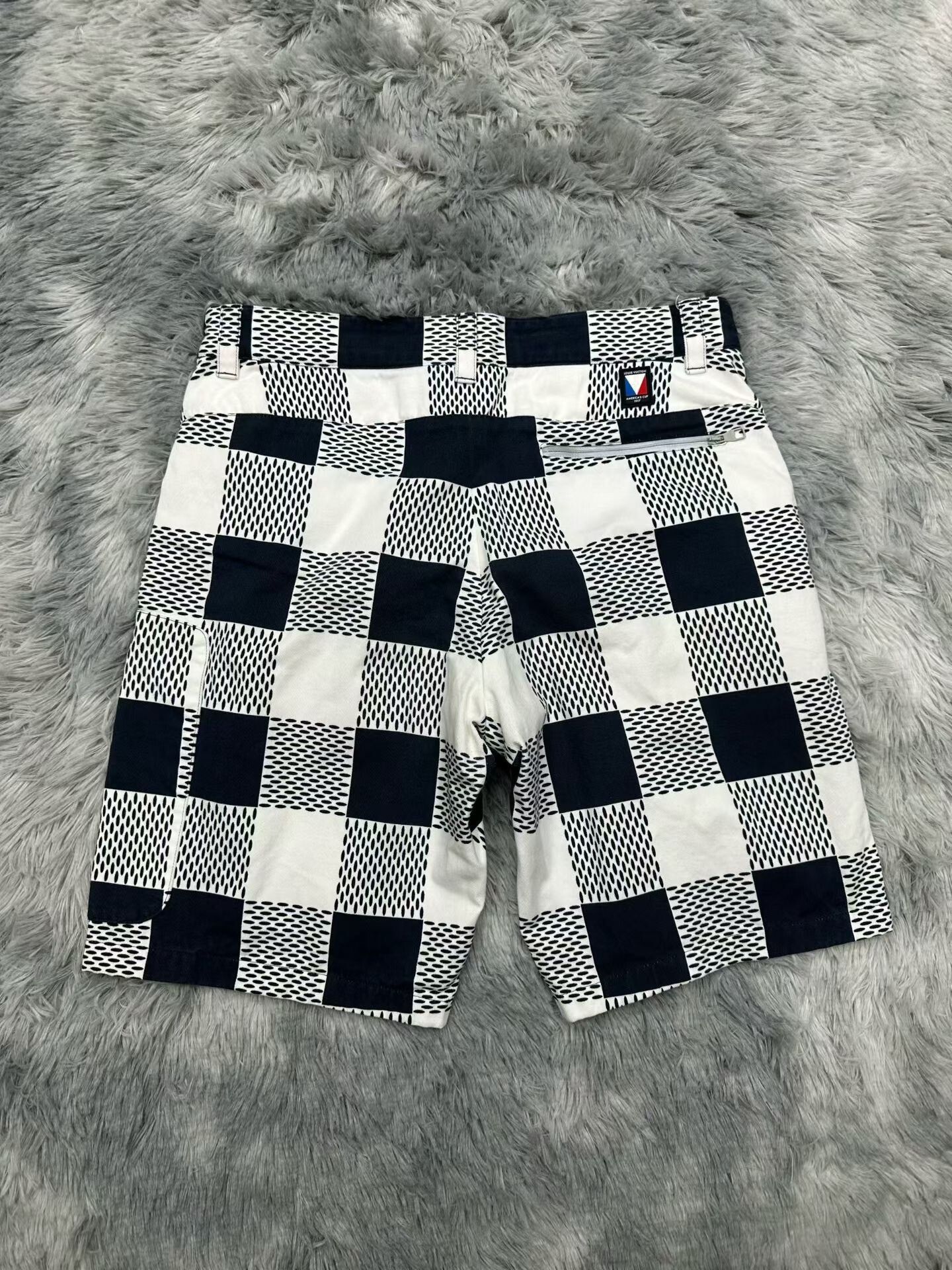 Louis Vuitton Louis Vuitton Checkered Shorts 40 Men Size US 40 / EU 56 - 2 Thumbnail